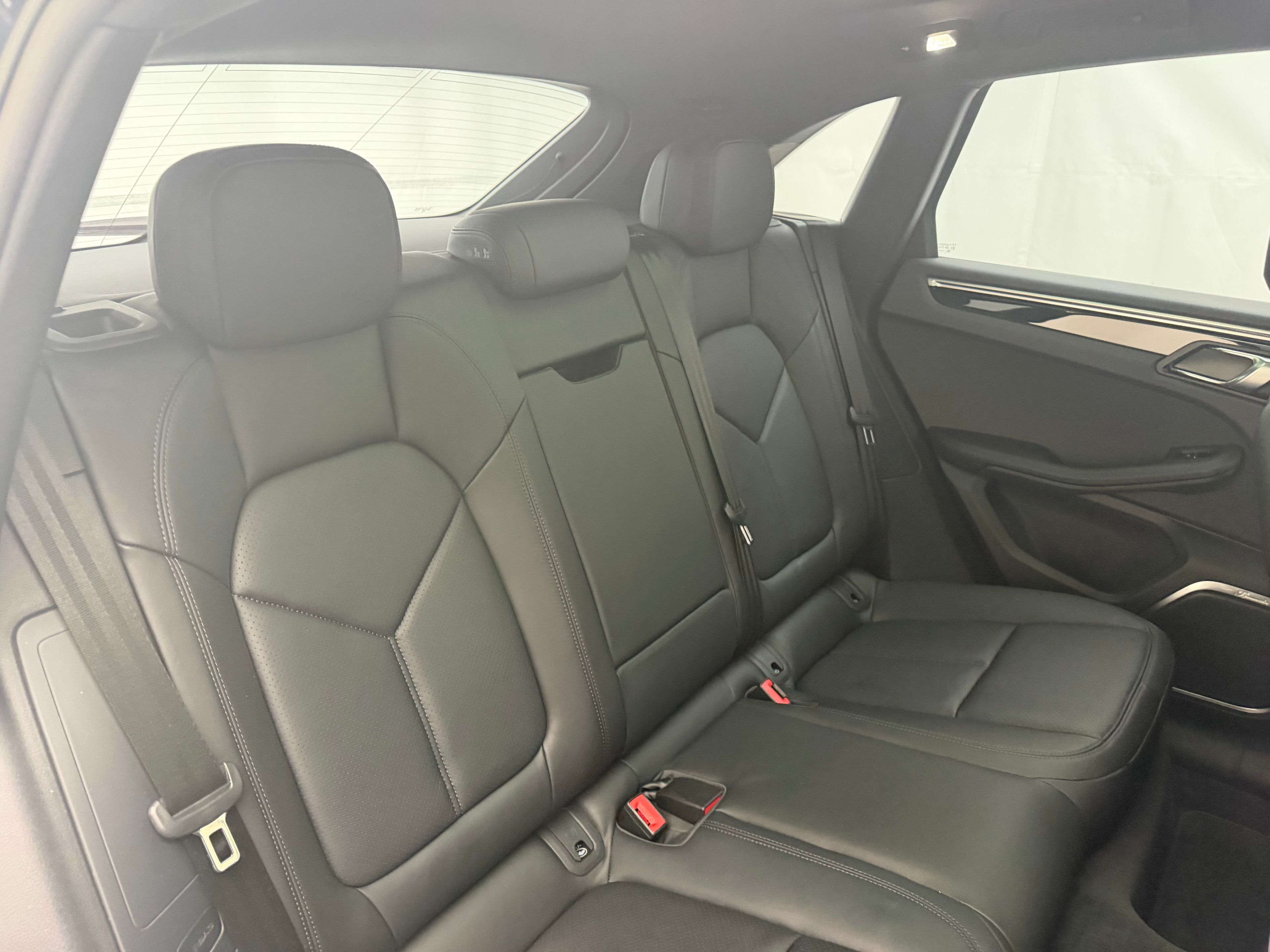 Thumbnail: 2023 Porsche Macan - 21