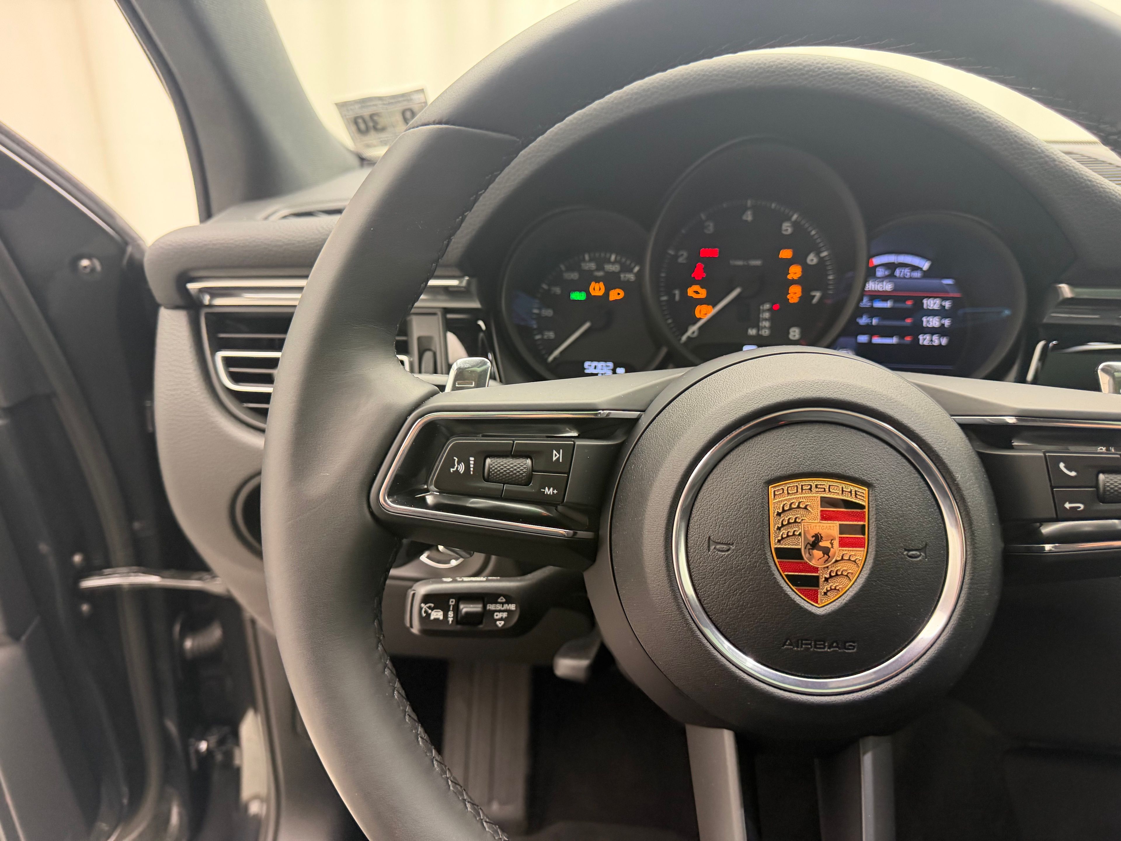 Thumbnail: 2026 Porsche Macan - 27