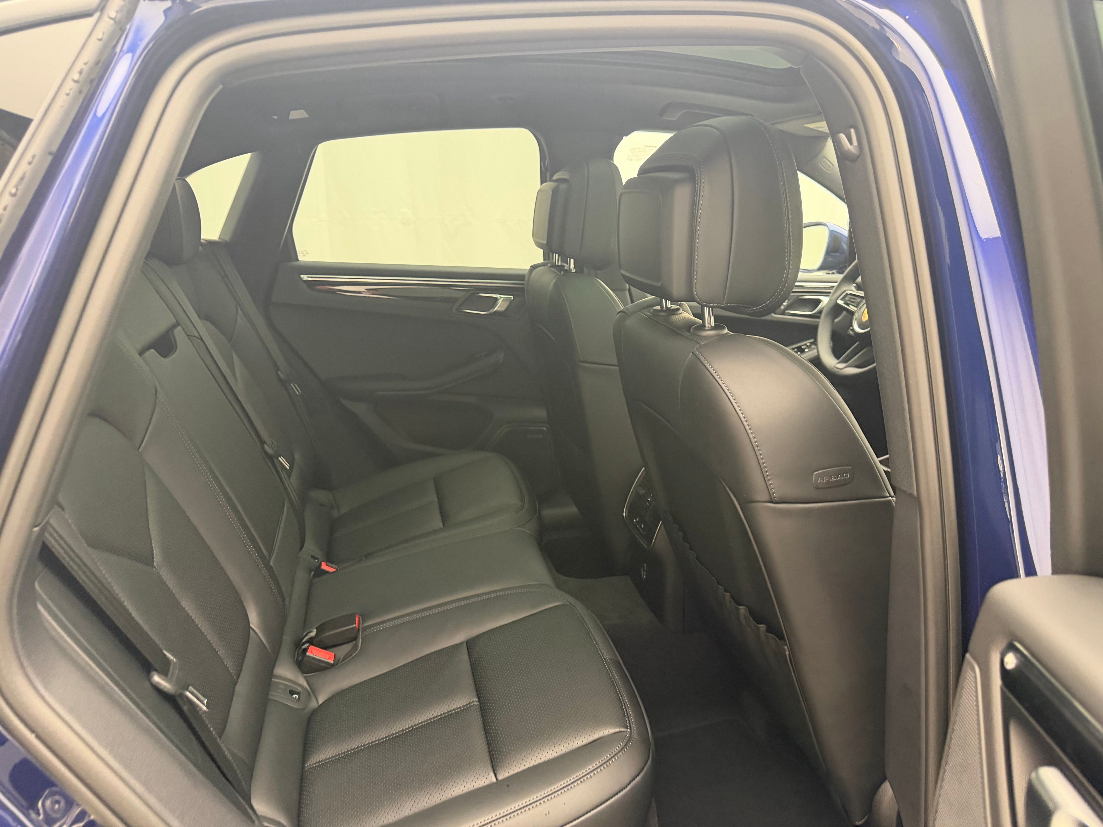 Thumbnail: 2026 Porsche Macan - 25