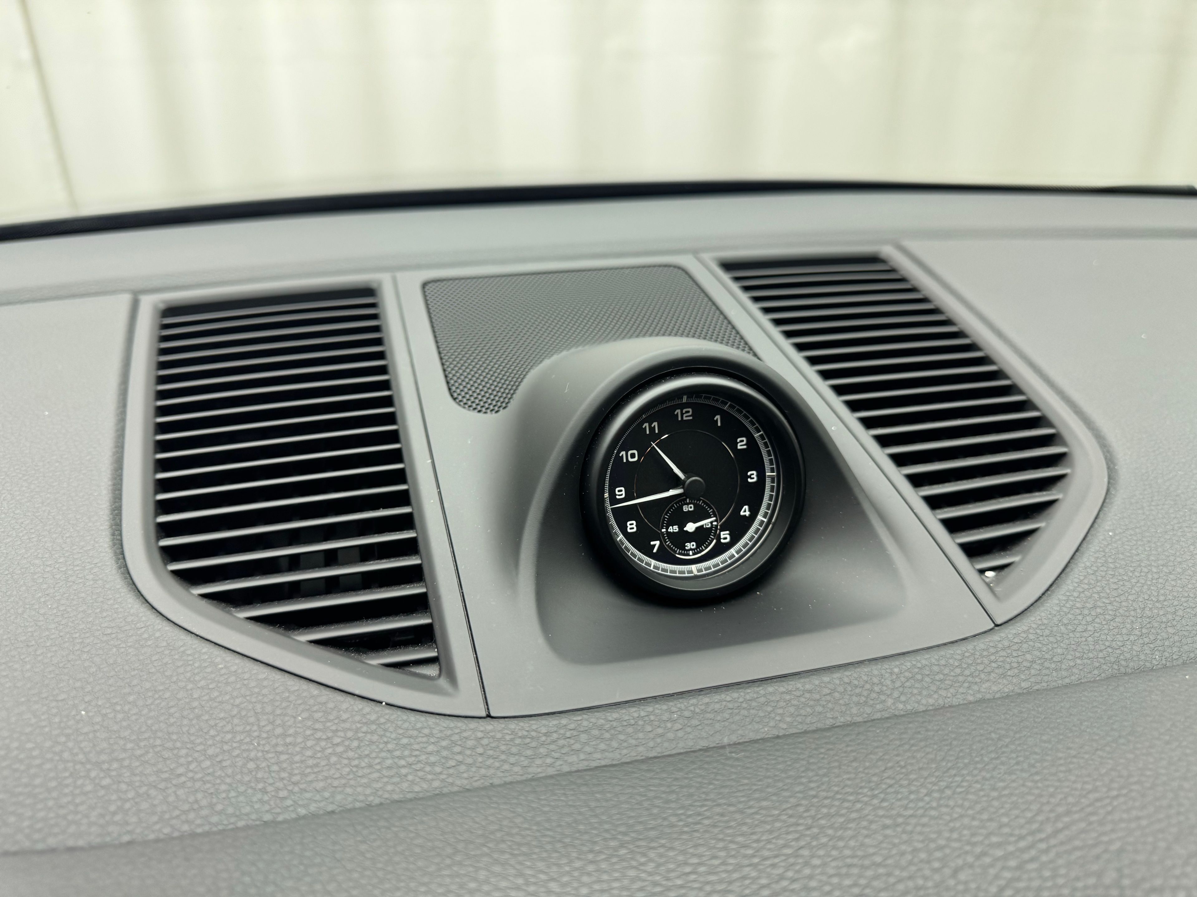 Thumbnail: 2023 Porsche Macan - 27