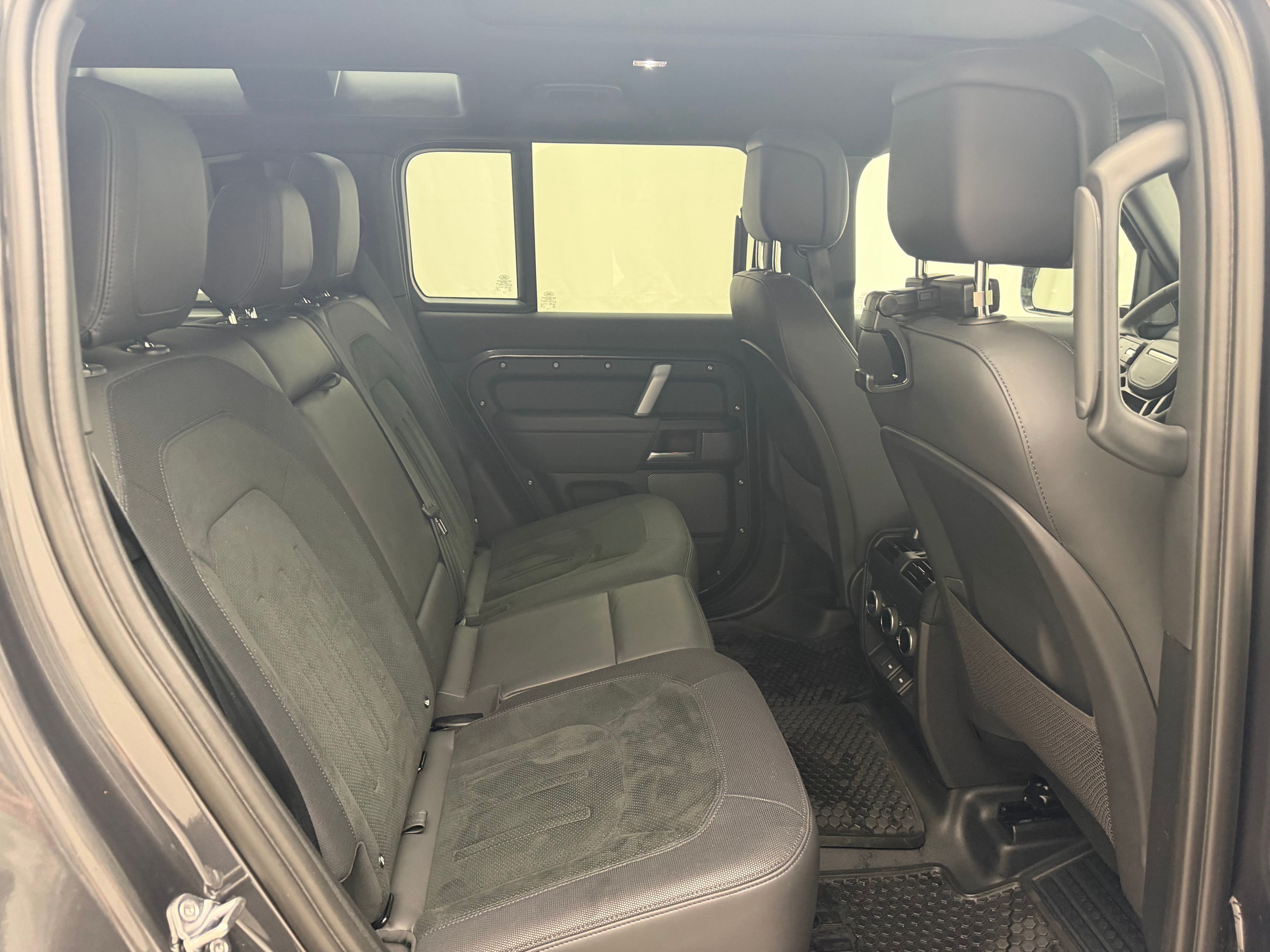 Thumbnail: 2023 Land Rover Defender - 22