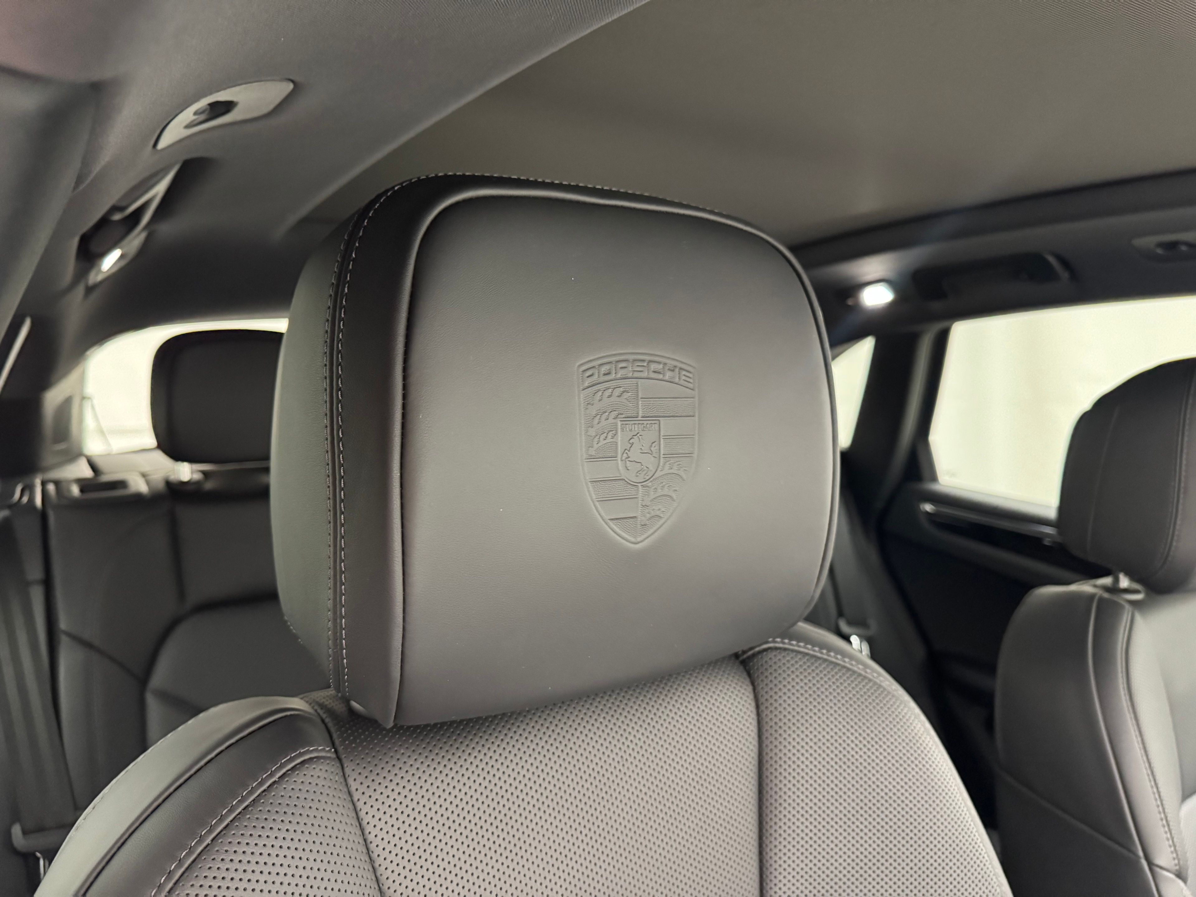 Thumbnail: 2026 Porsche Macan - 32