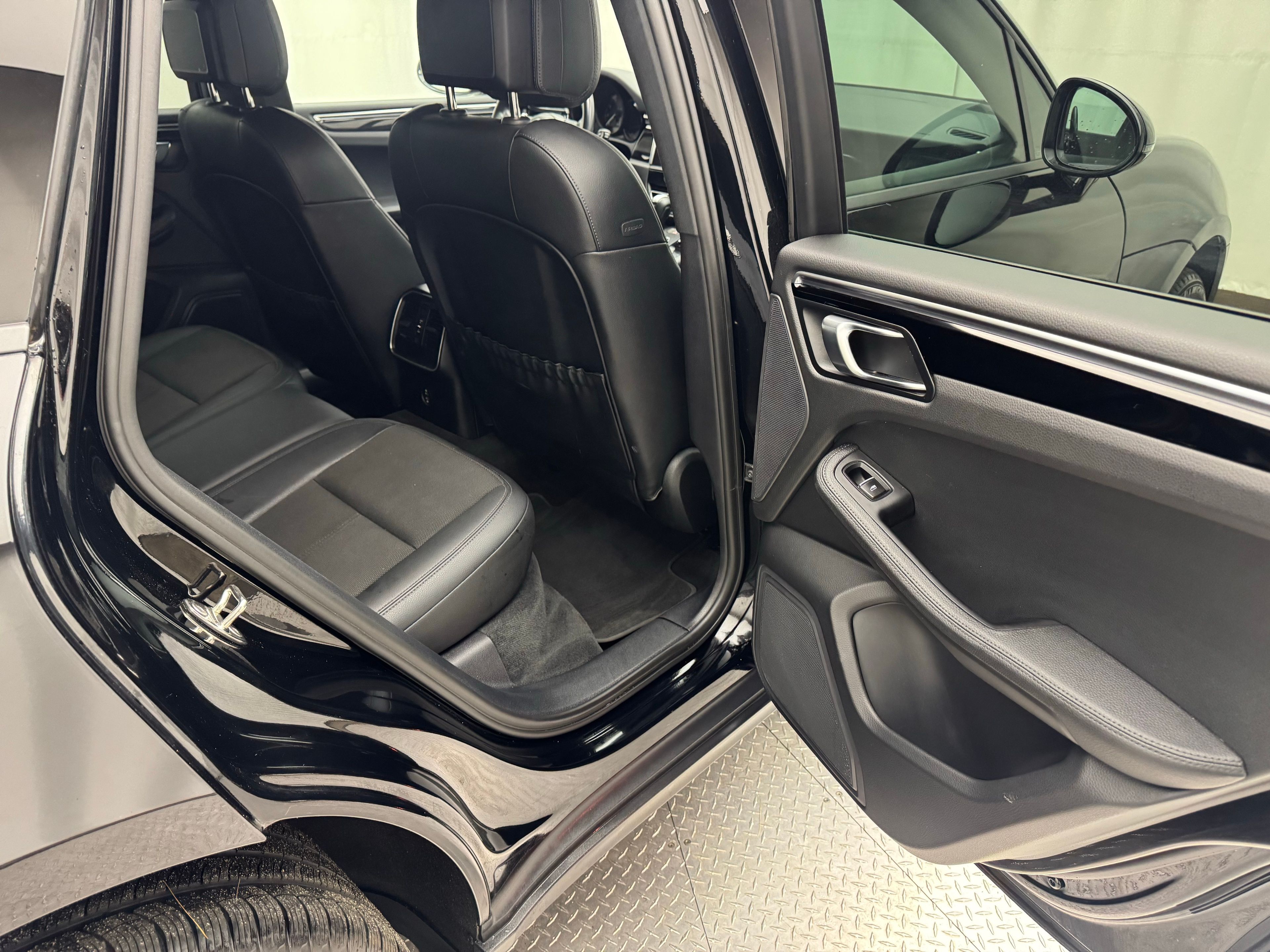 Thumbnail: 2023 Porsche Macan - 18