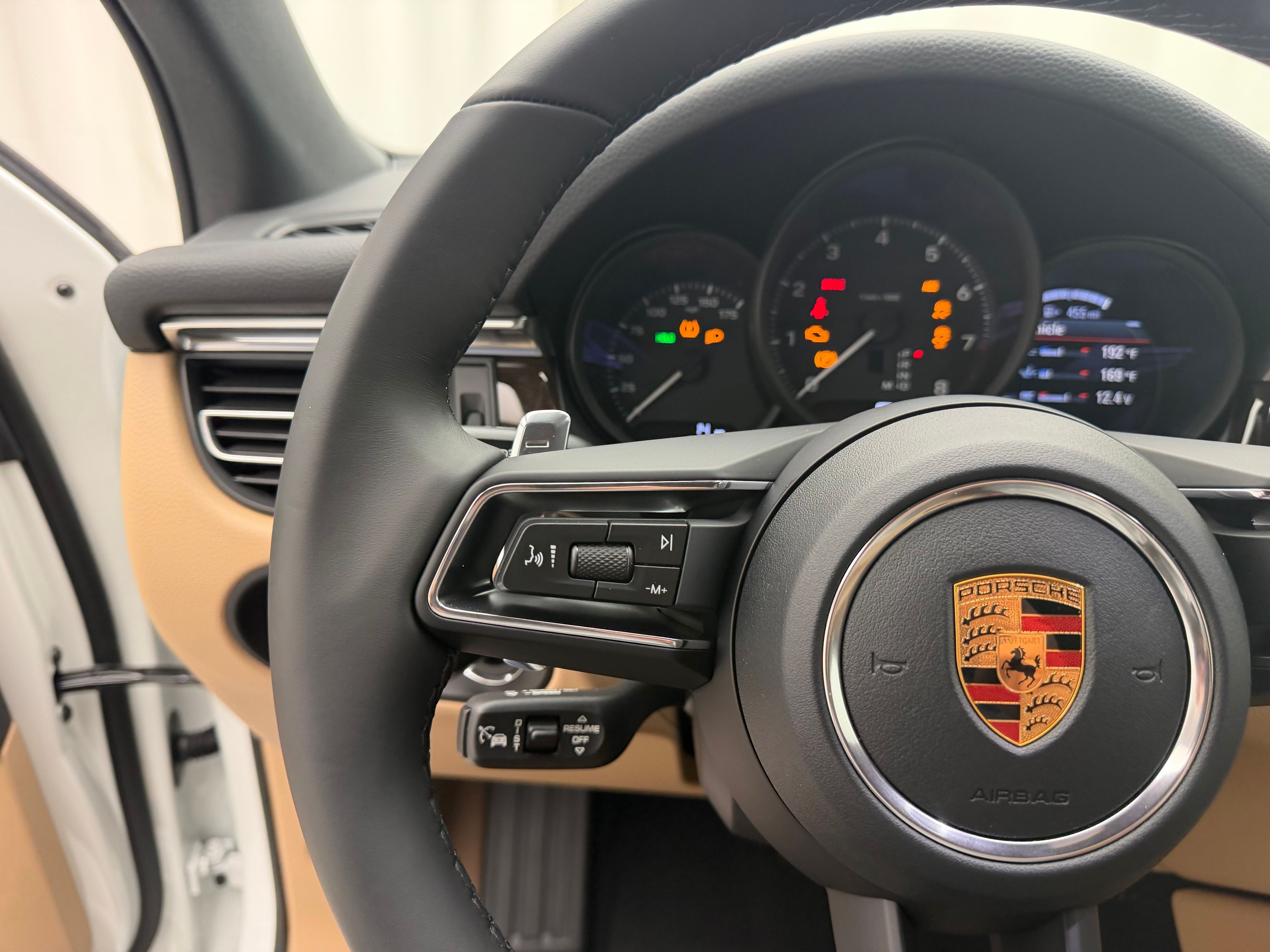 Thumbnail: 2026 Porsche Macan - 31