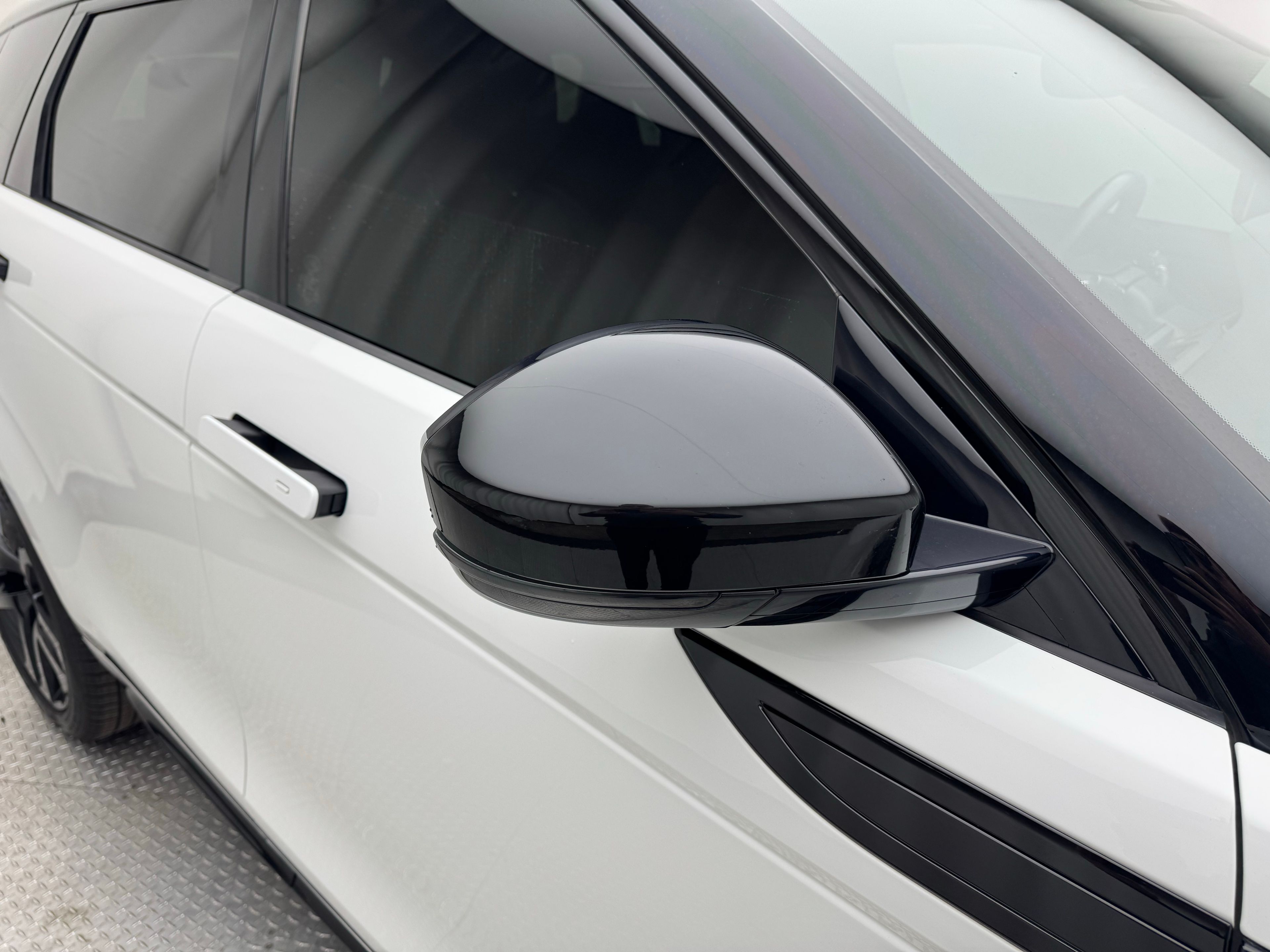 Thumbnail: 2023 Land Rover Range Rover Evoque - 15