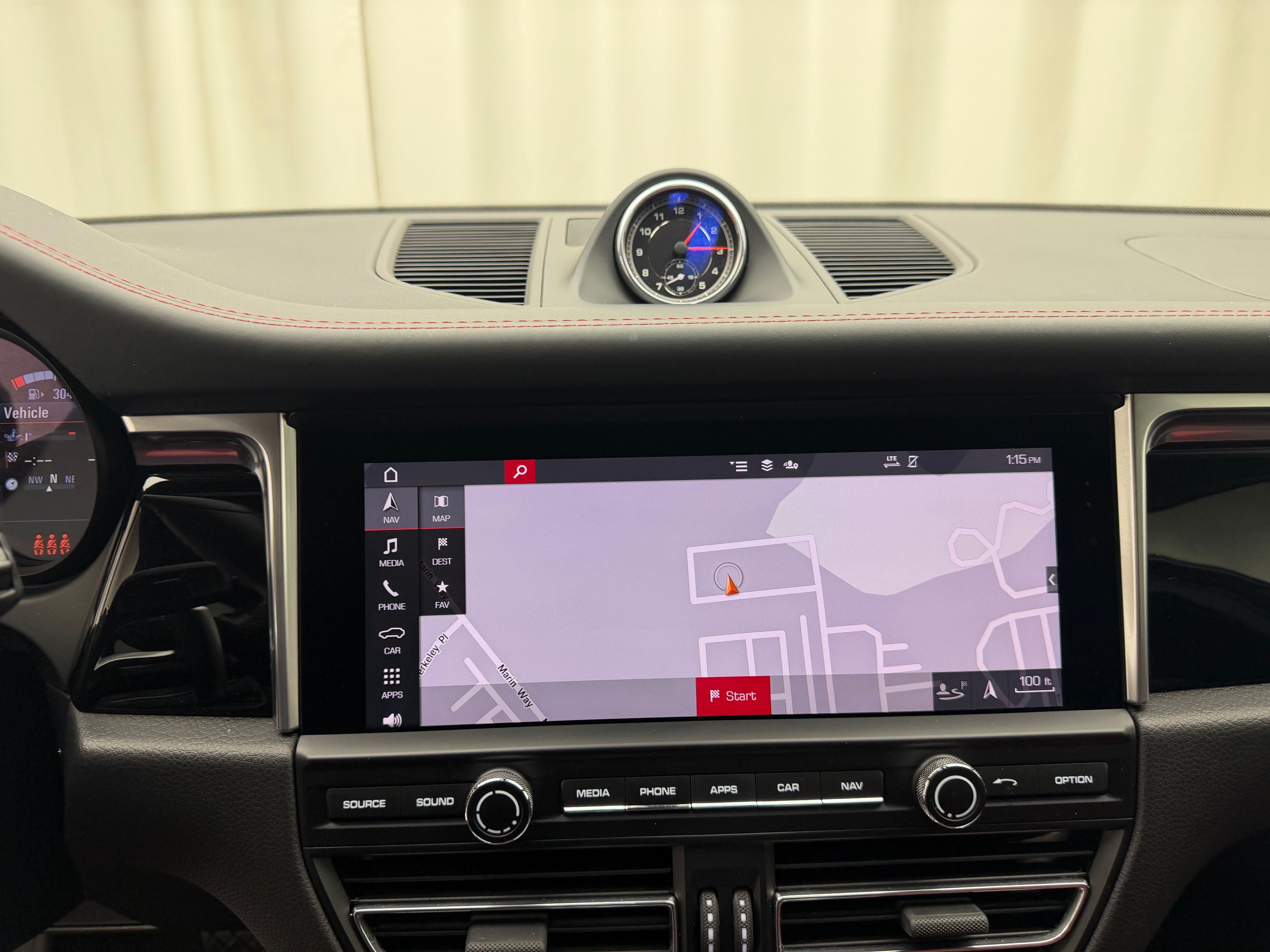 Thumbnail: 2020 Porsche Macan - 28