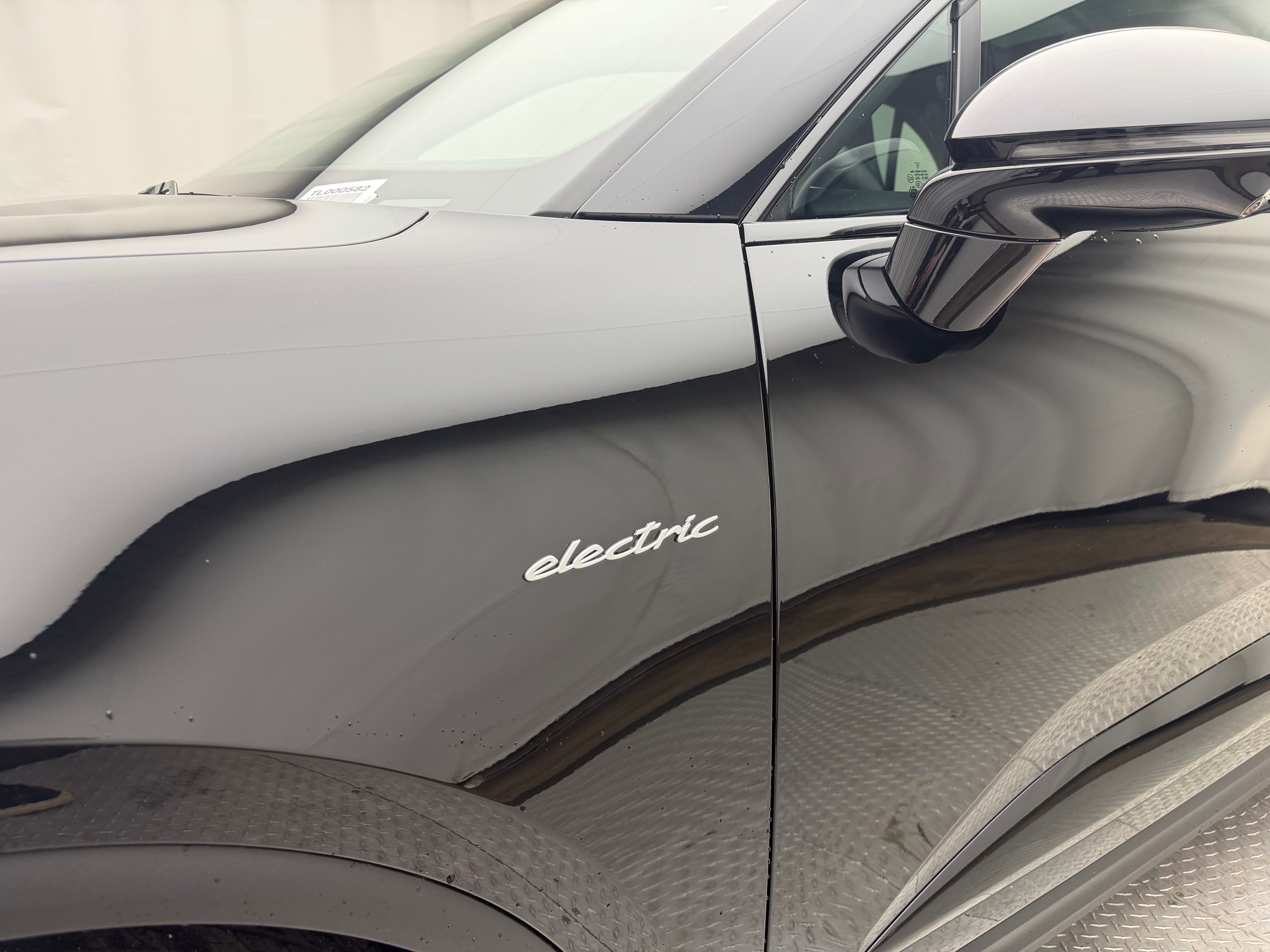 Thumbnail: 2026 Porsche Macan - 10