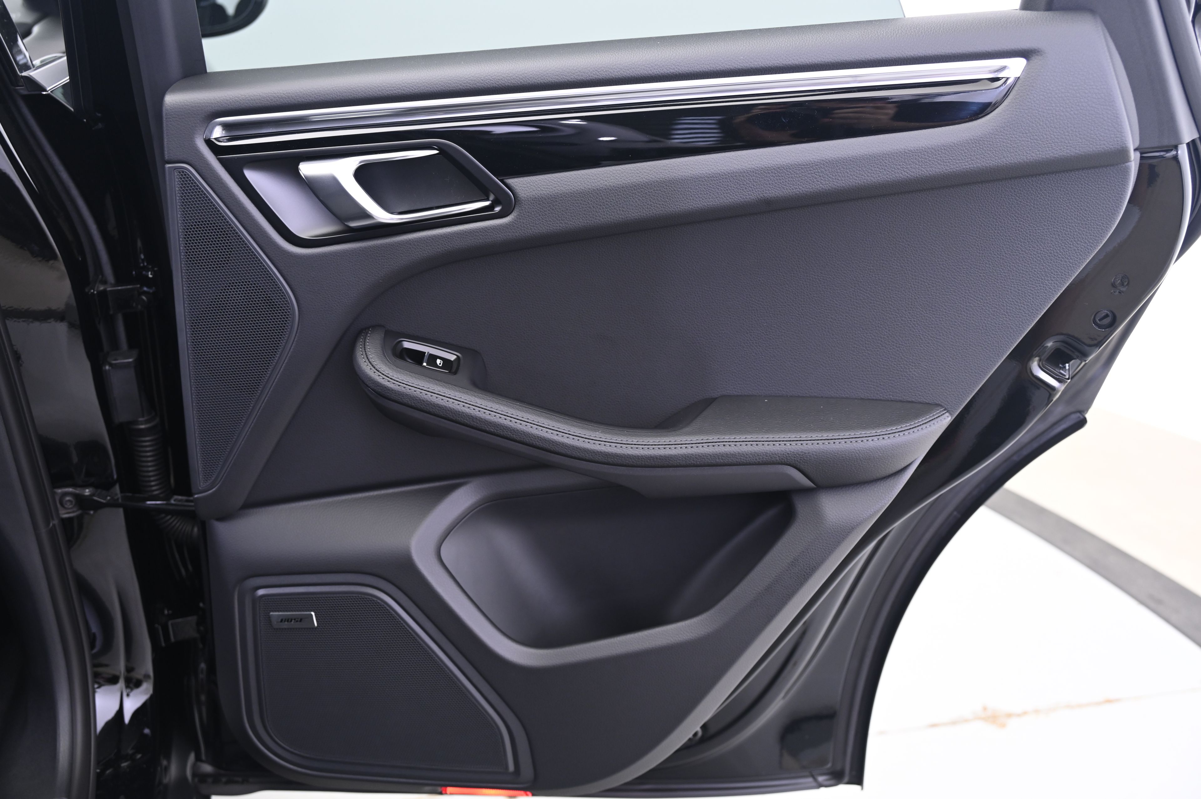 Thumbnail: 2025 Porsche Macan - 15