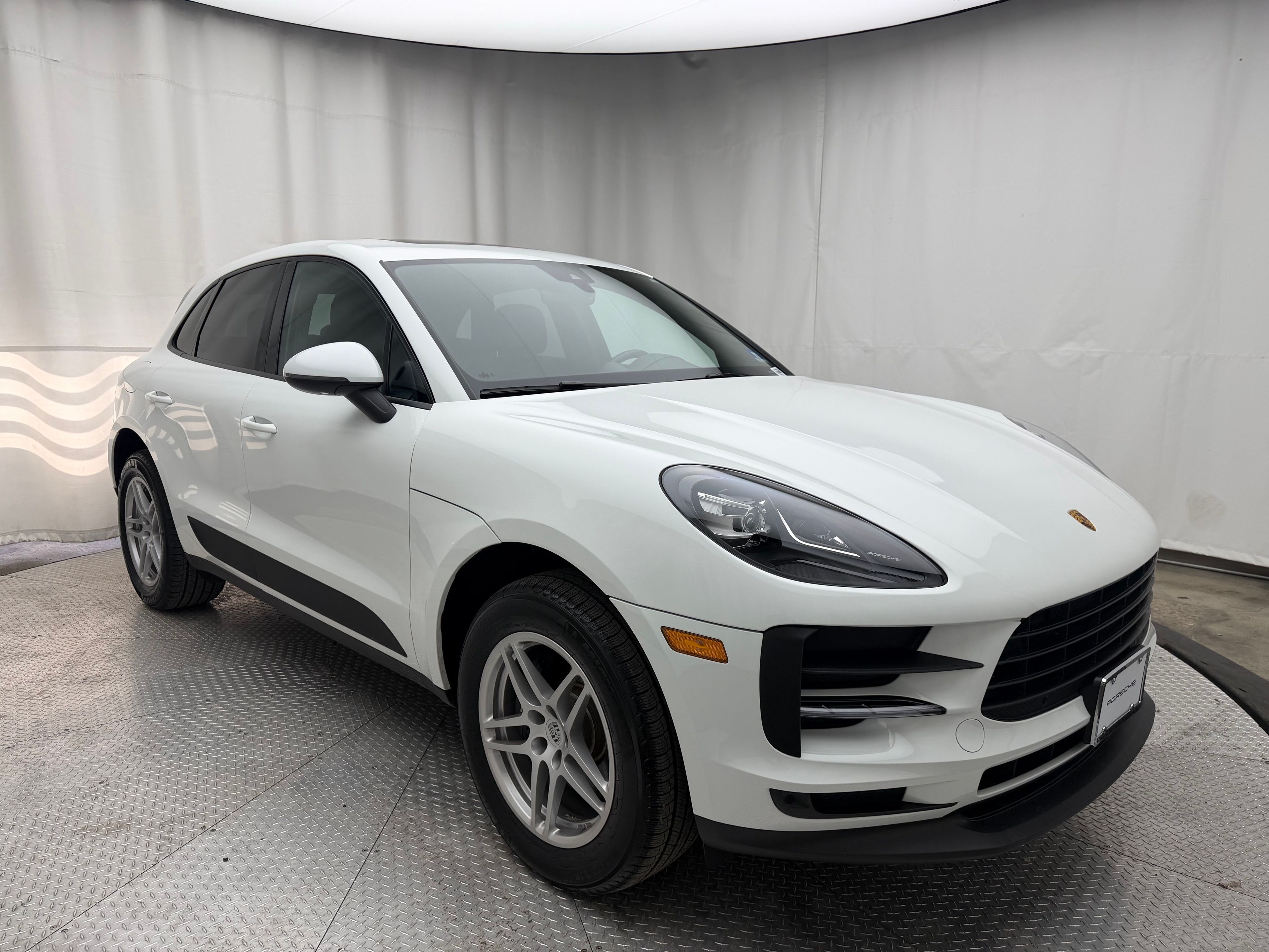 Thumbnail: 2020 Porsche Macan - 14