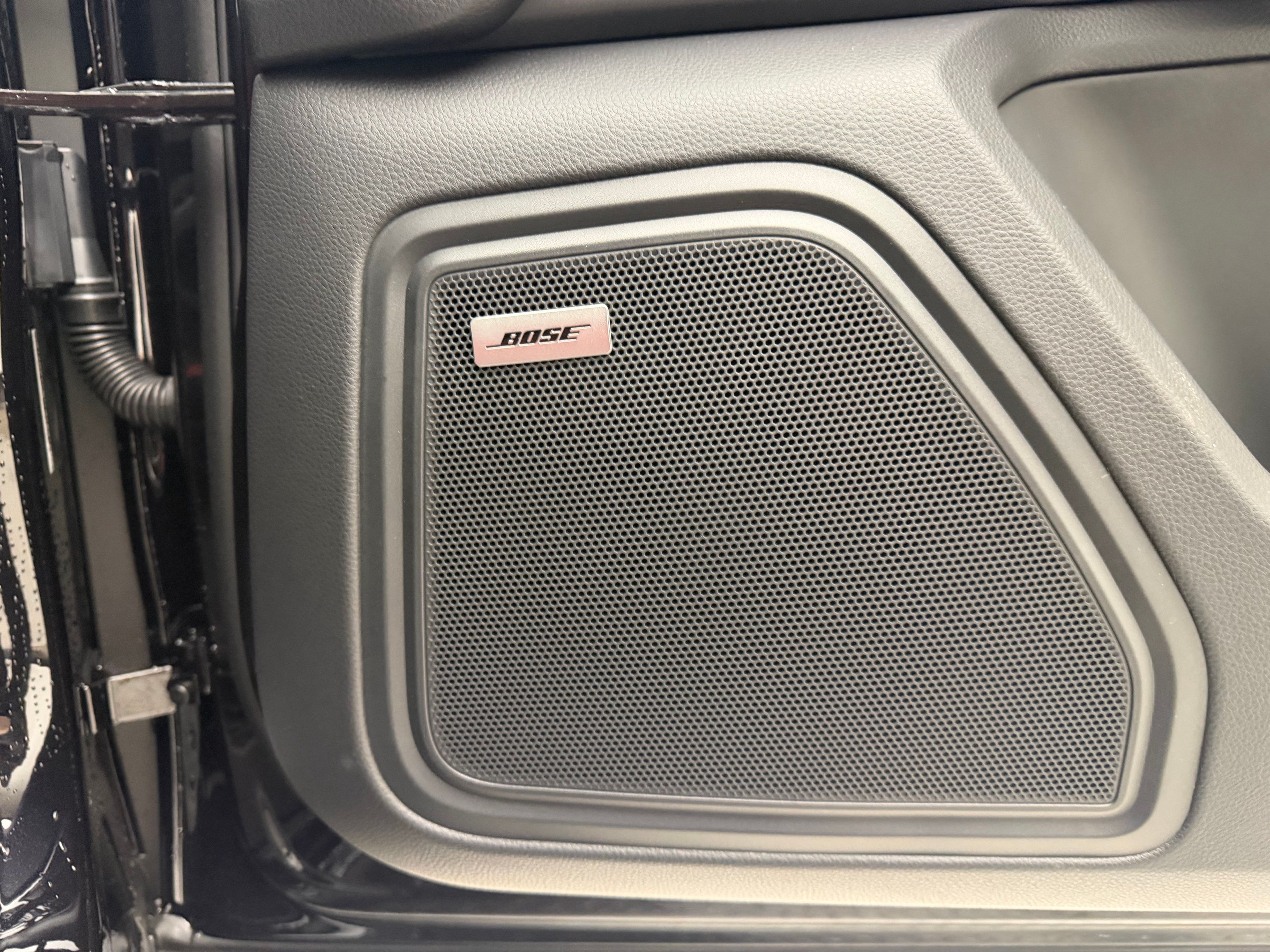 Thumbnail: 2026 Porsche Macan - 20