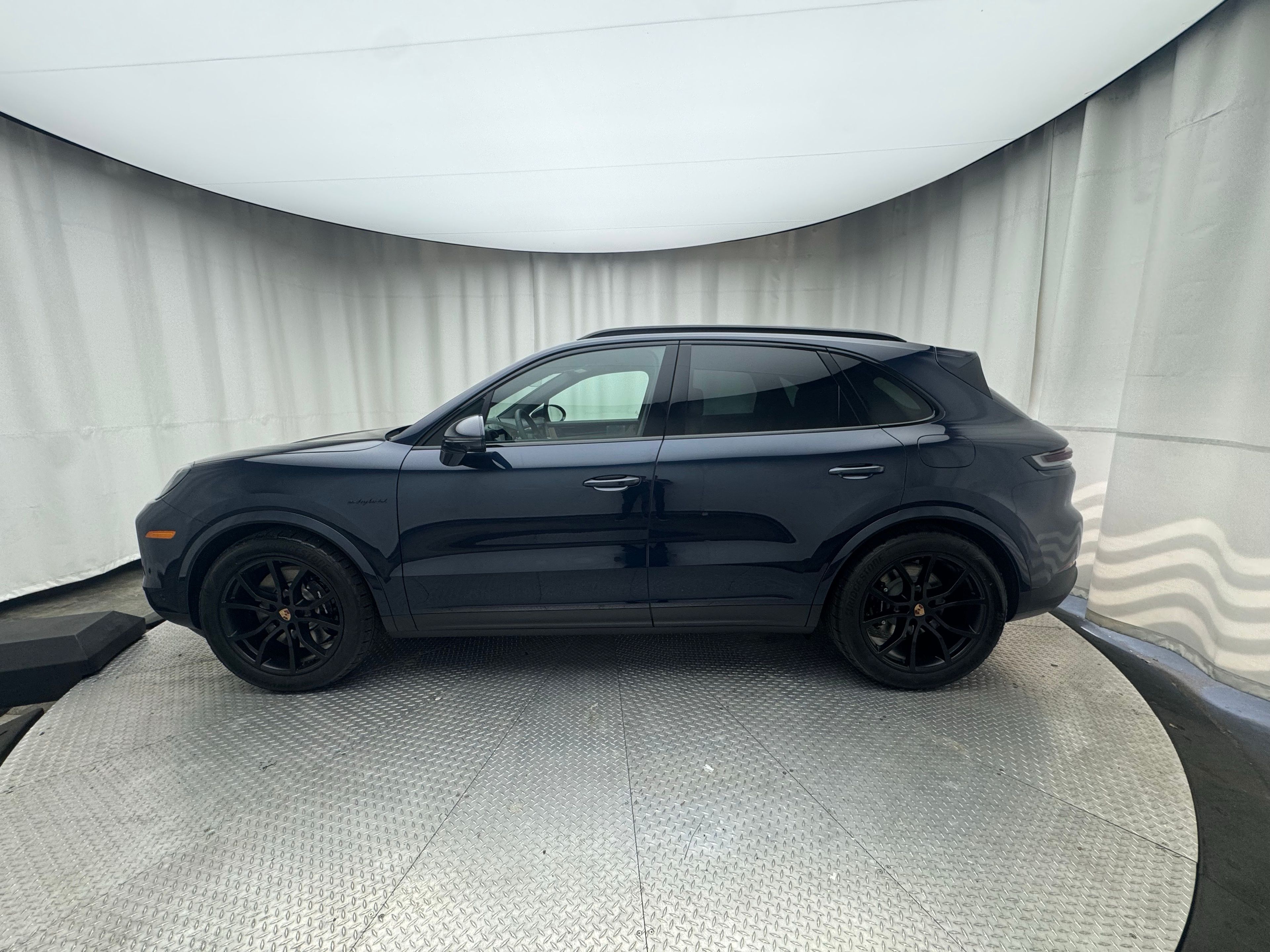 Thumbnail: 2026 Porsche Cayenne - 2