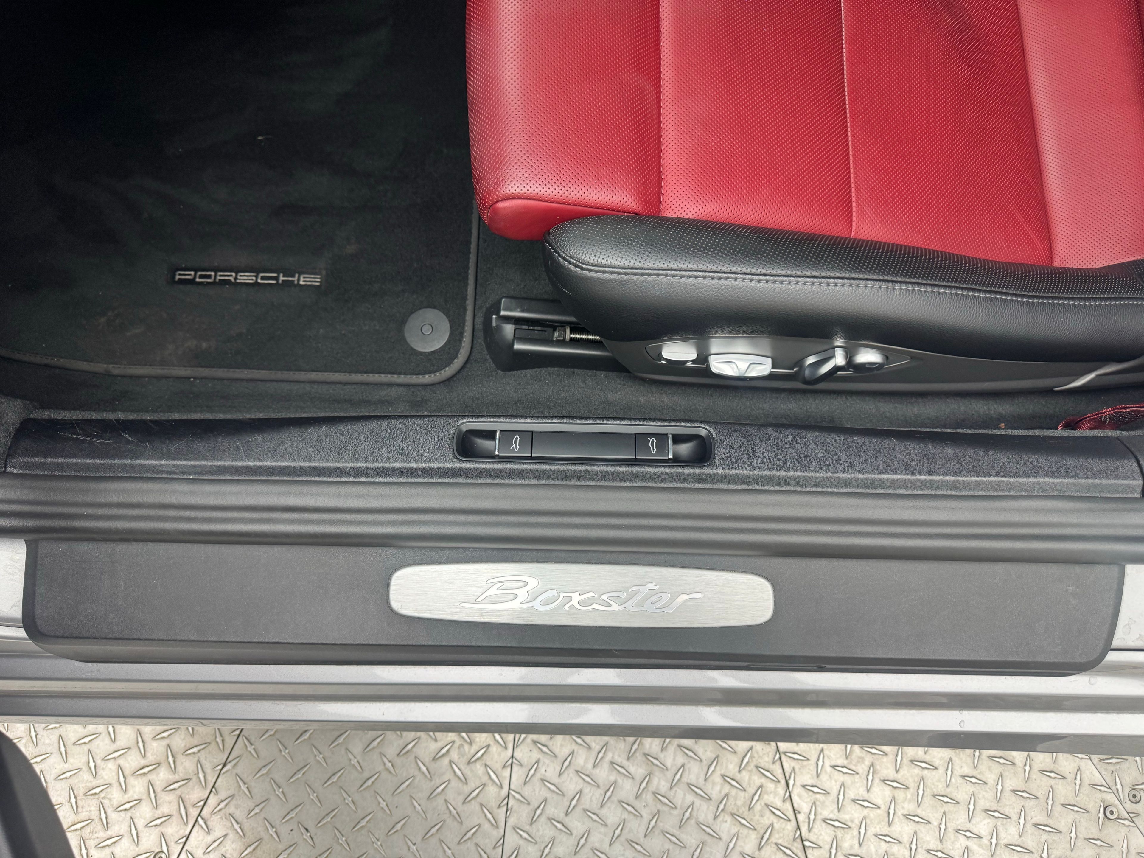 Thumbnail: 2017 Porsche 718 Boxster - 32