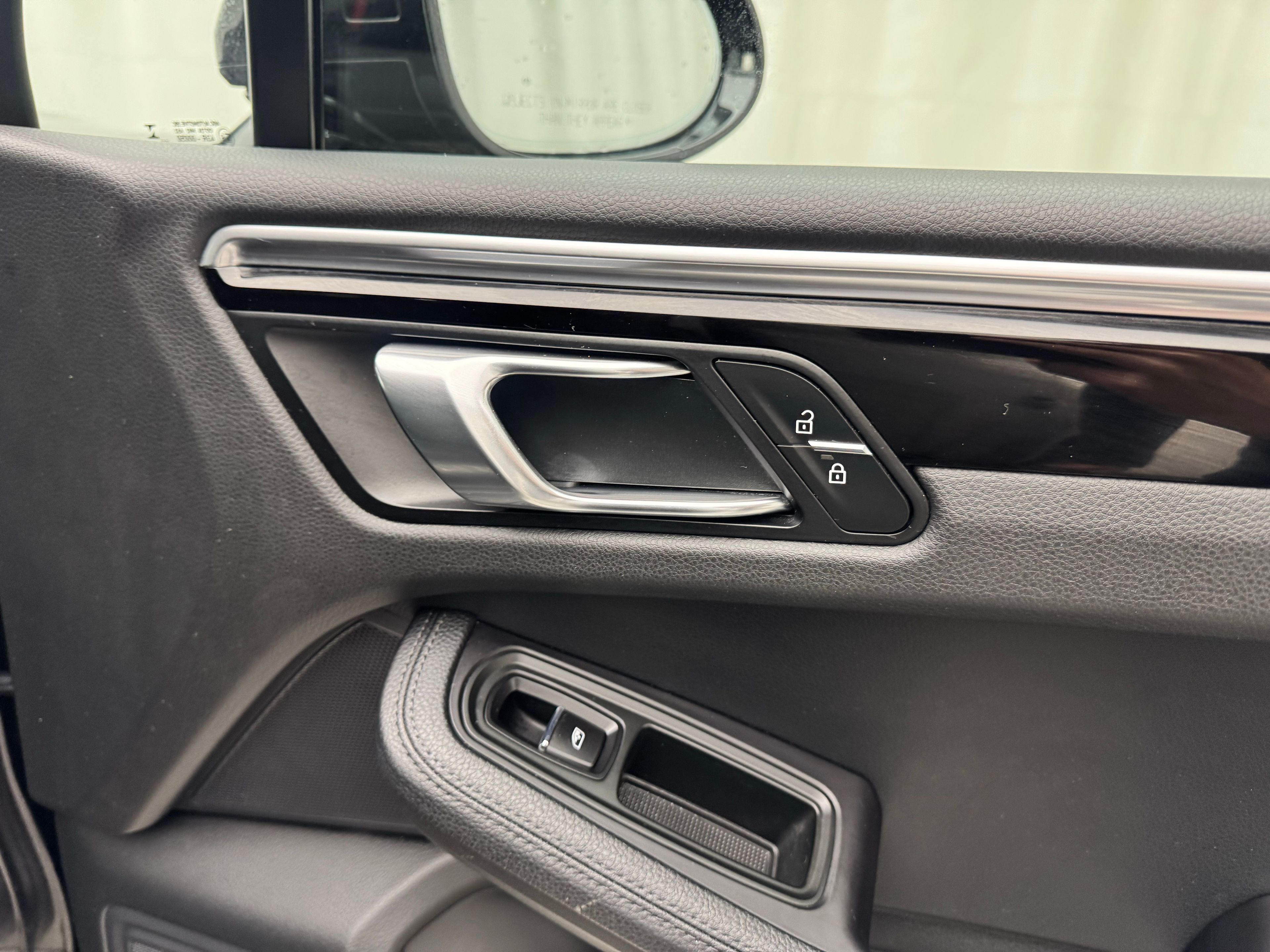 Thumbnail: 2023 Porsche Macan - 20