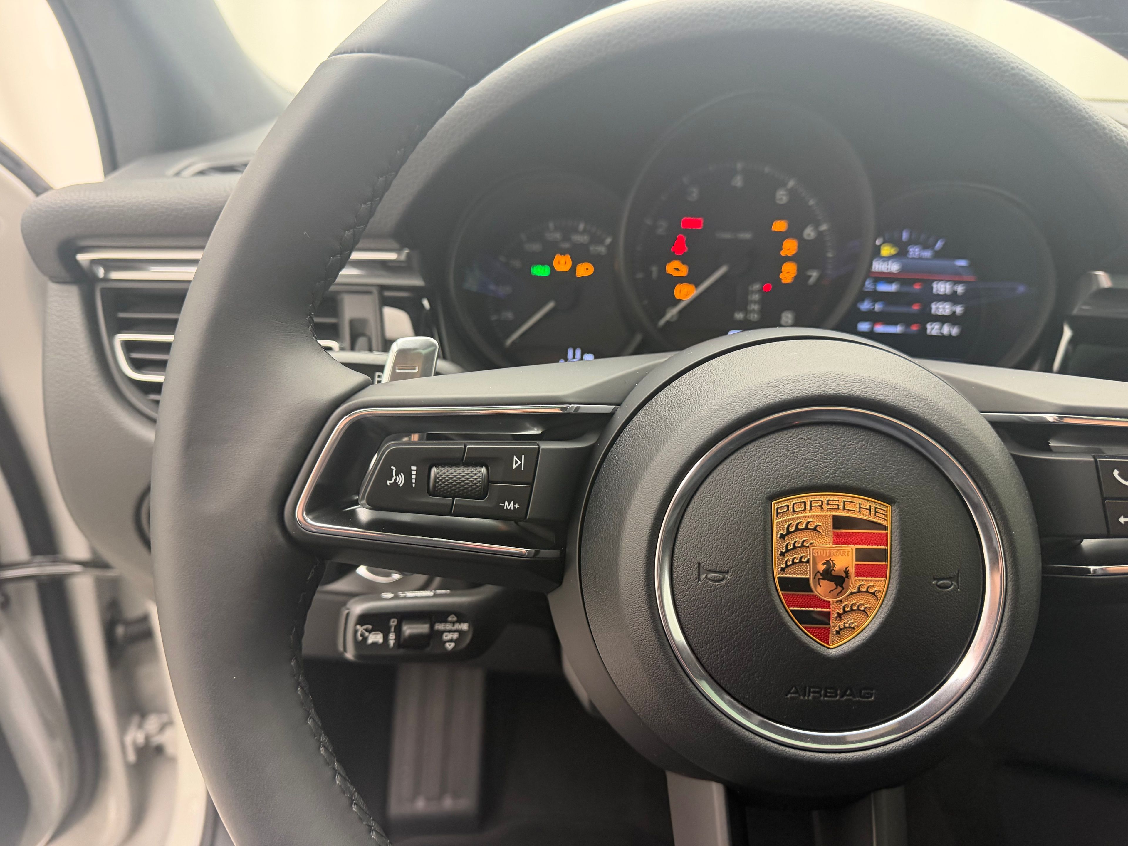 Thumbnail: 2026 Porsche Macan - 30