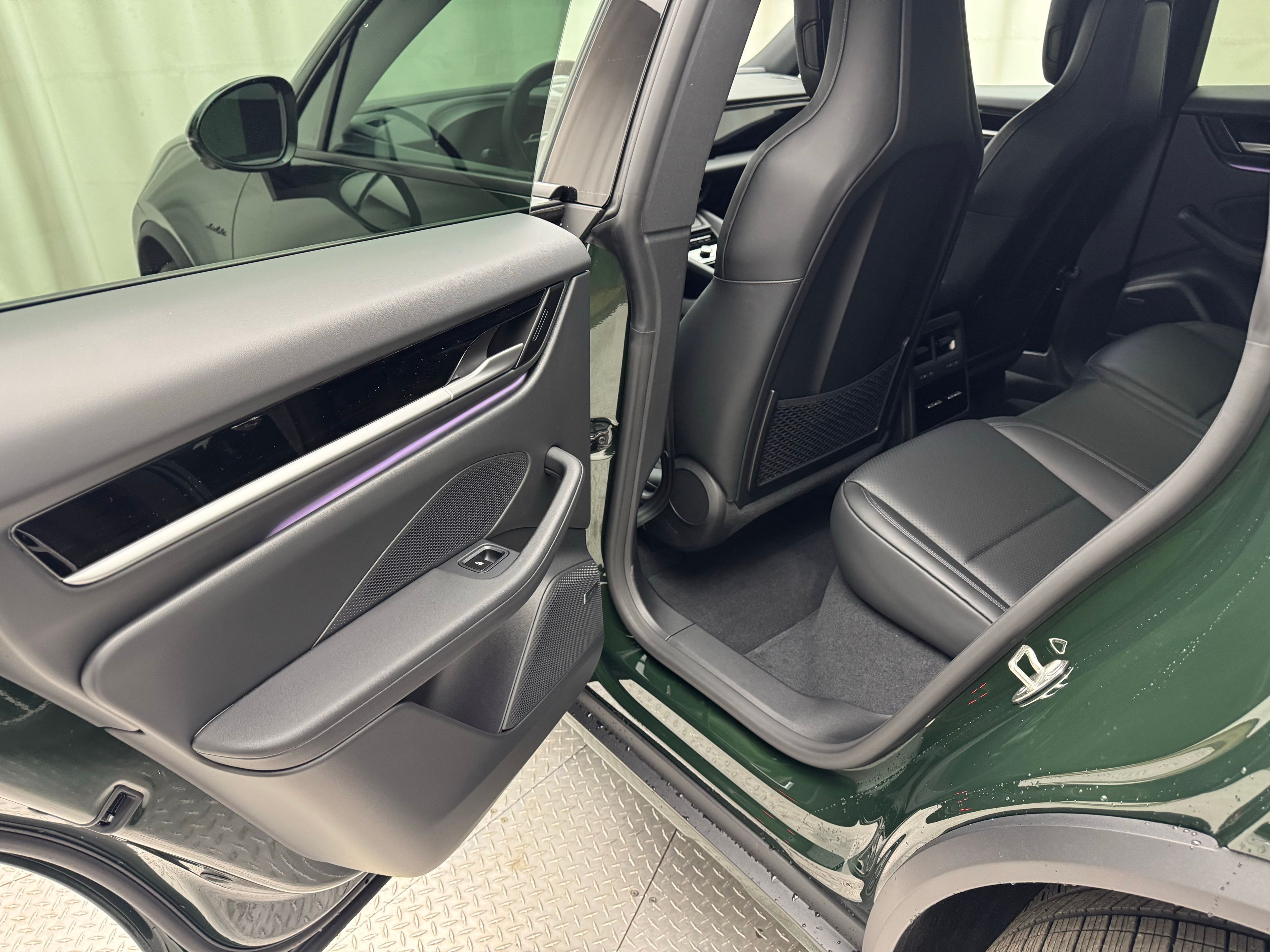 Thumbnail: 2026 Porsche Macan - 25