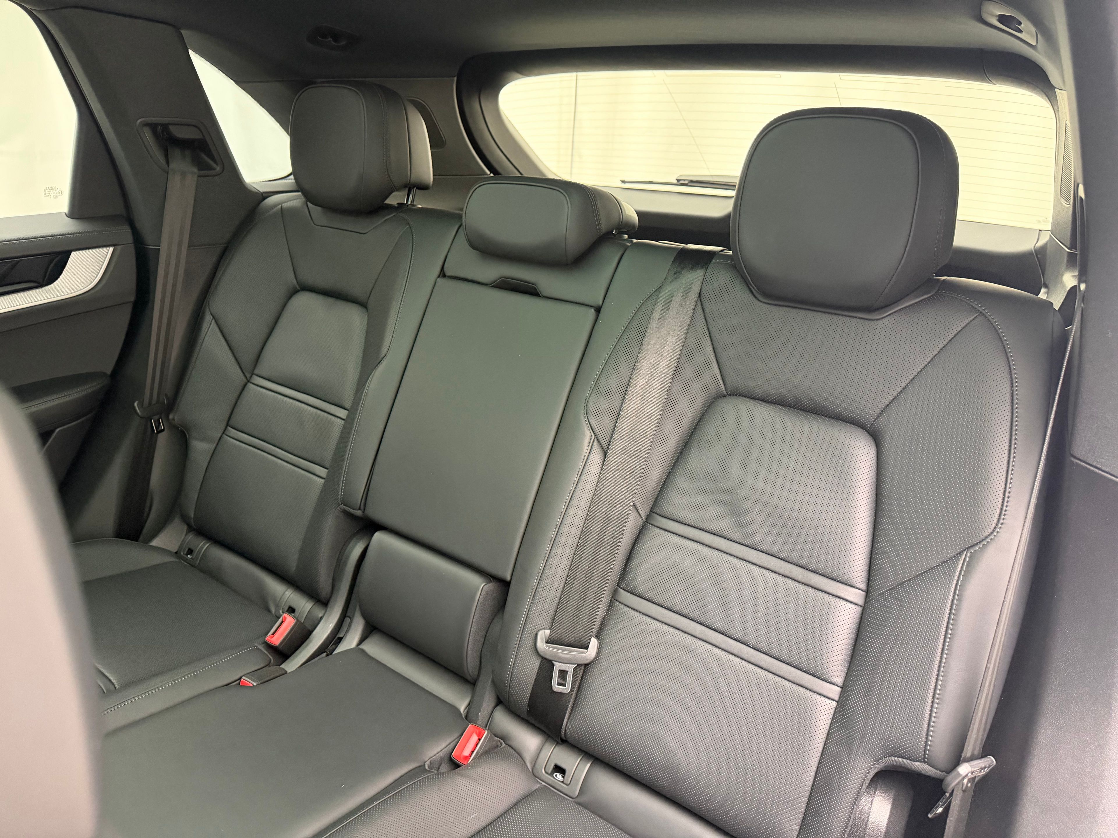 Thumbnail: 2025 Porsche Cayenne - 25