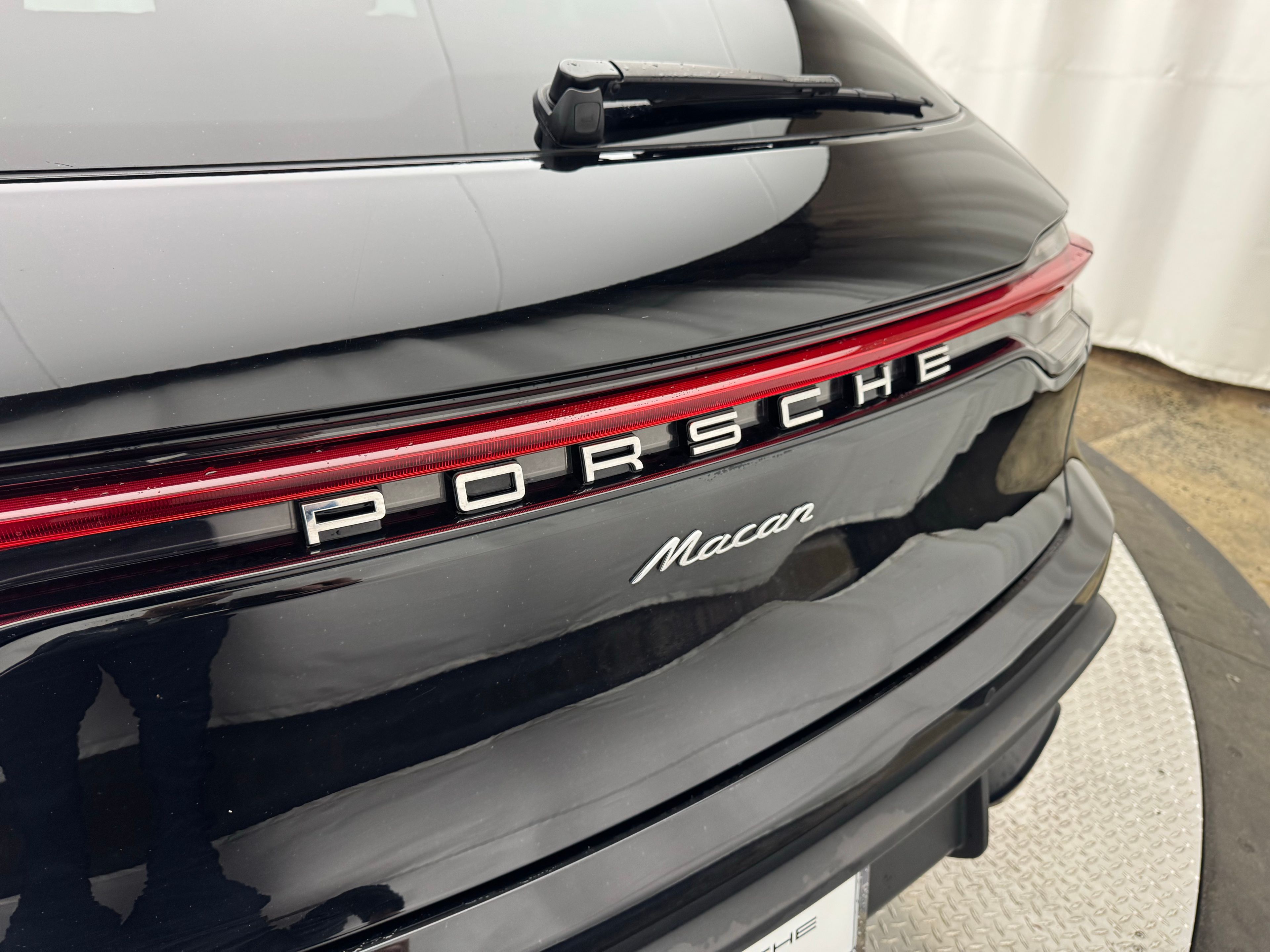 Thumbnail: 2023 Porsche Macan - 10