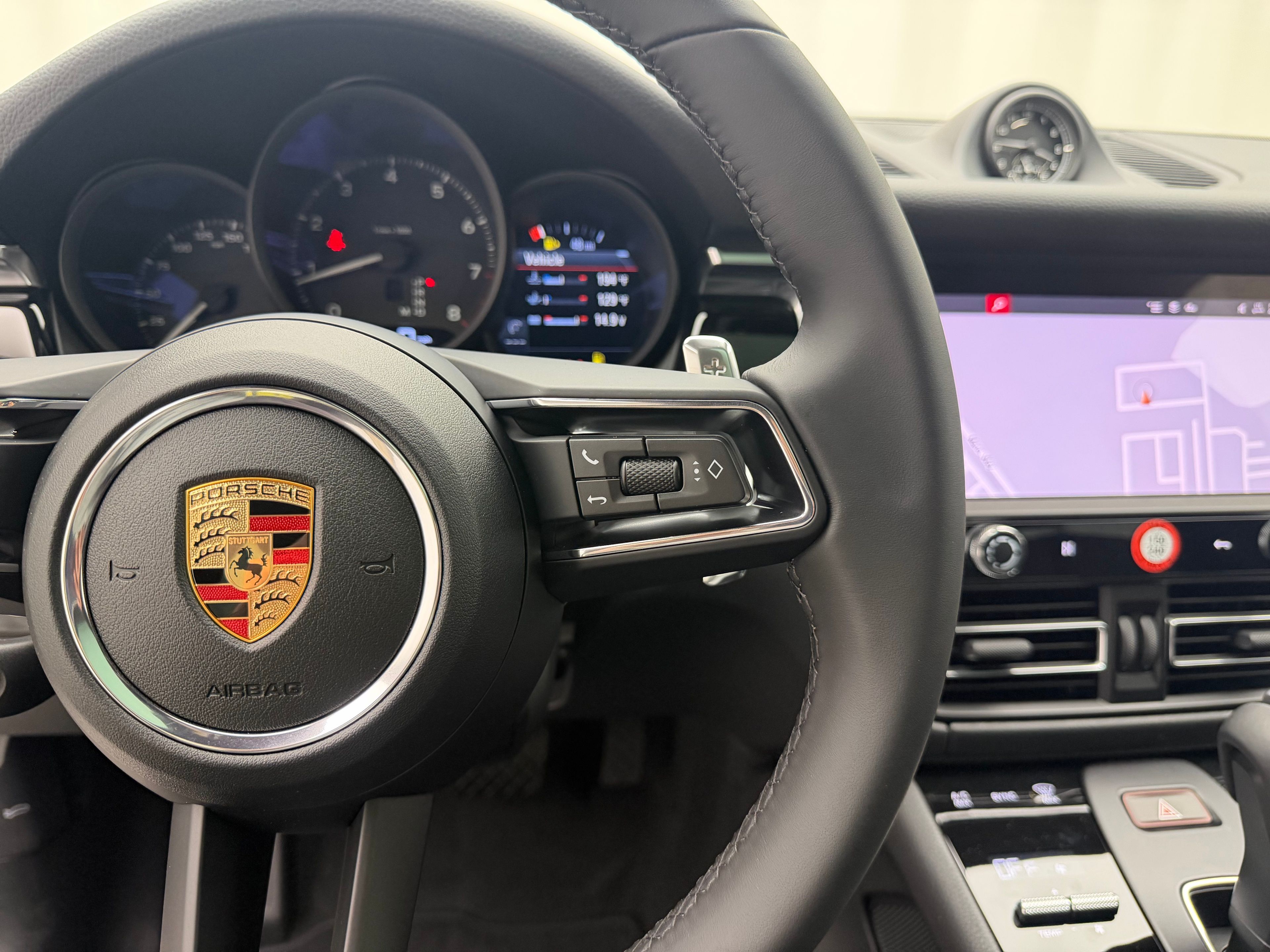 Thumbnail: 2026 Porsche Macan - 31