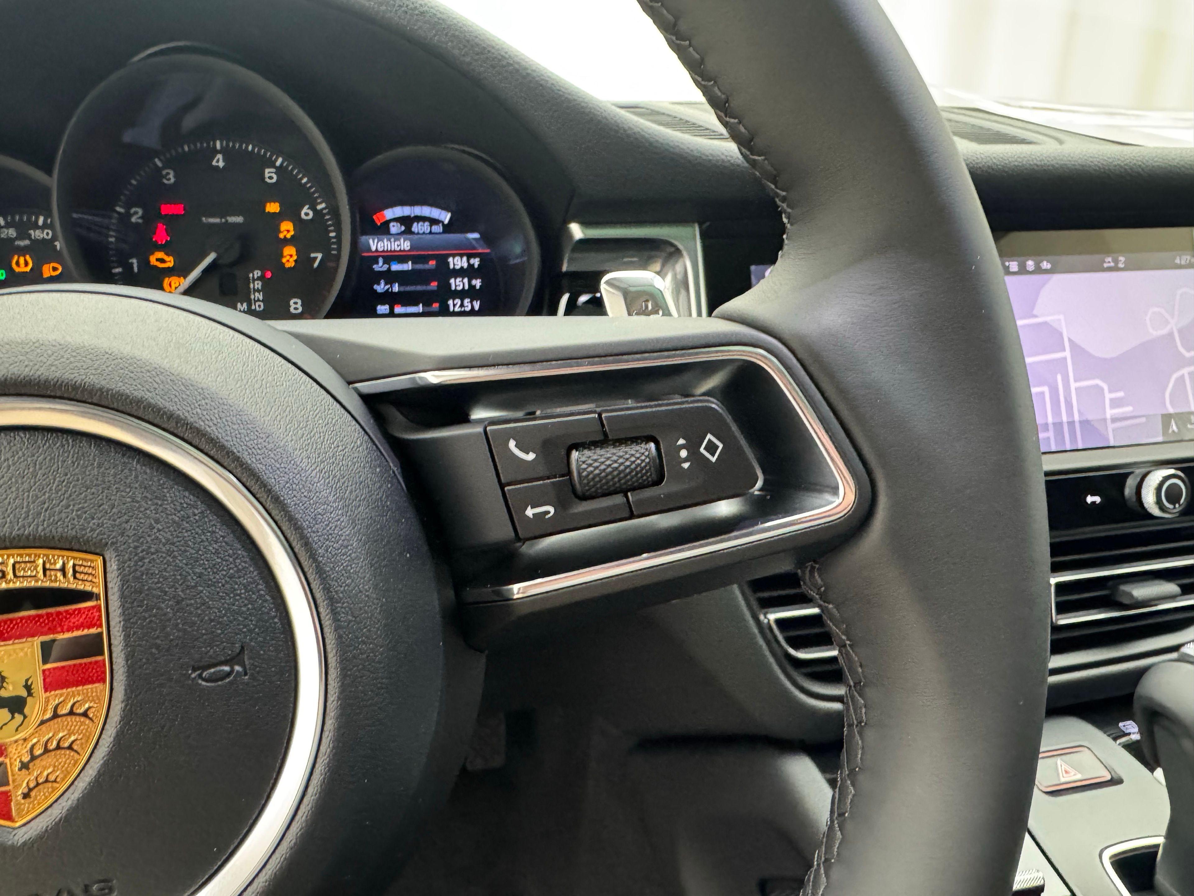 Thumbnail: 2026 Porsche Macan - 32