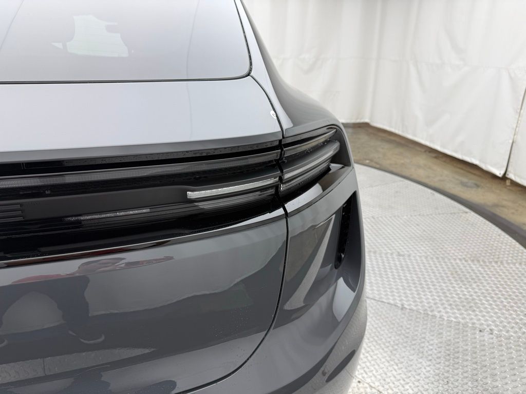 Thumbnail: 2025 Porsche Macan - 17