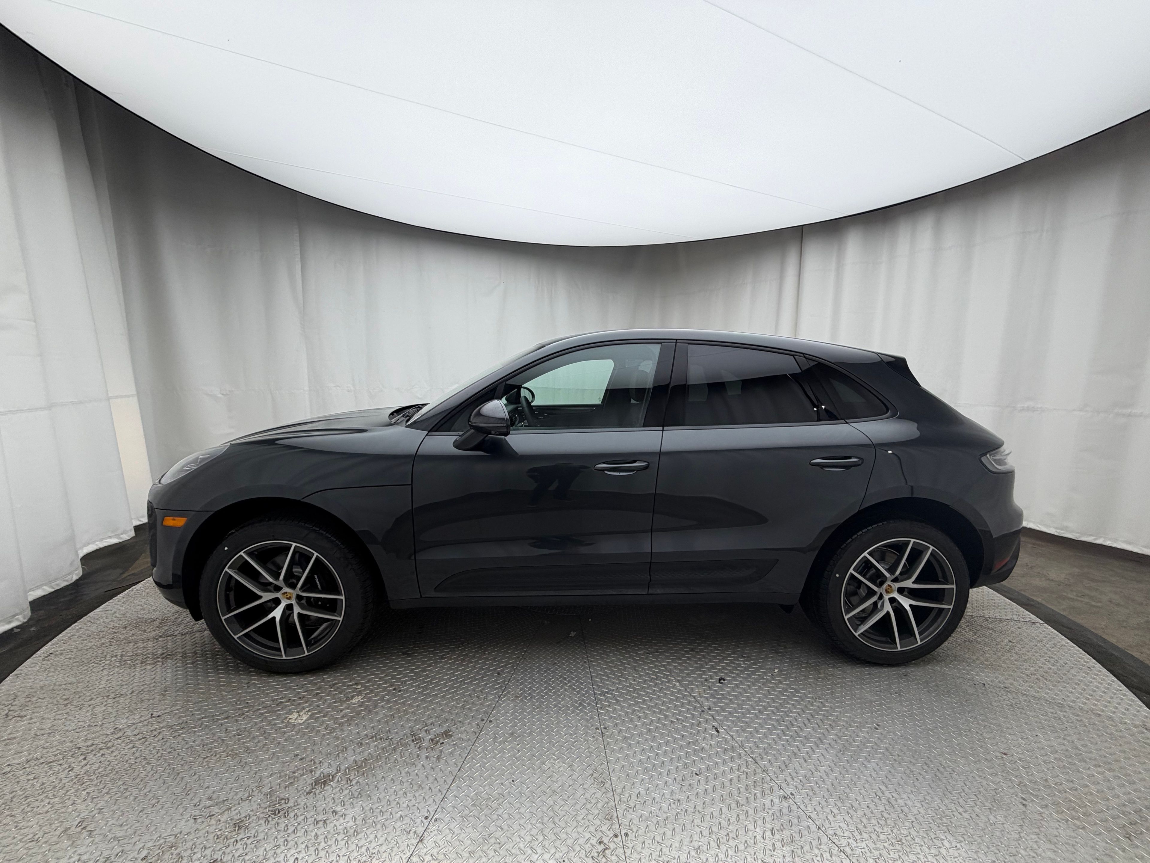 Thumbnail: 2026 Porsche Macan - 2