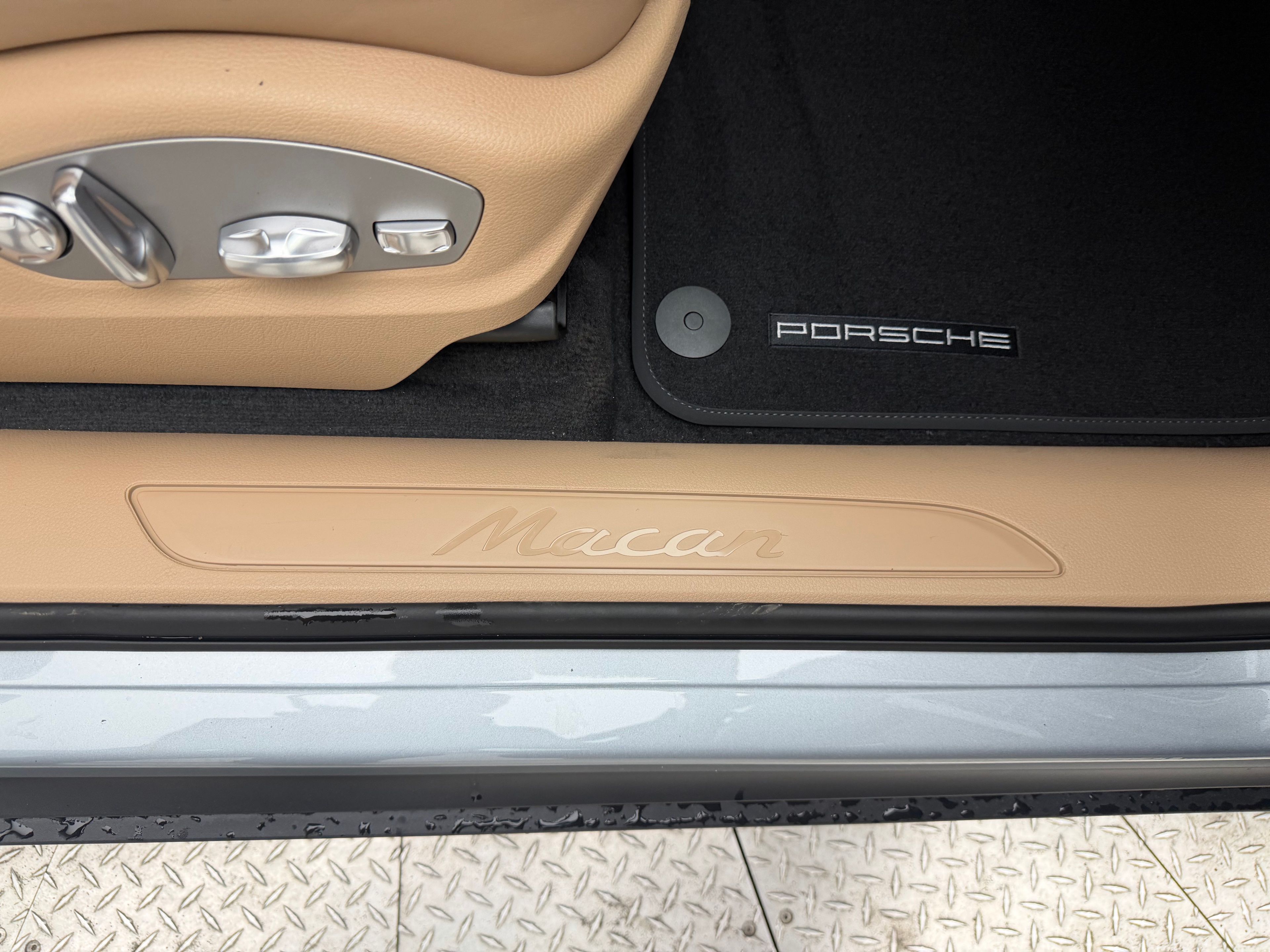 Thumbnail: 2026 Porsche Macan - 17