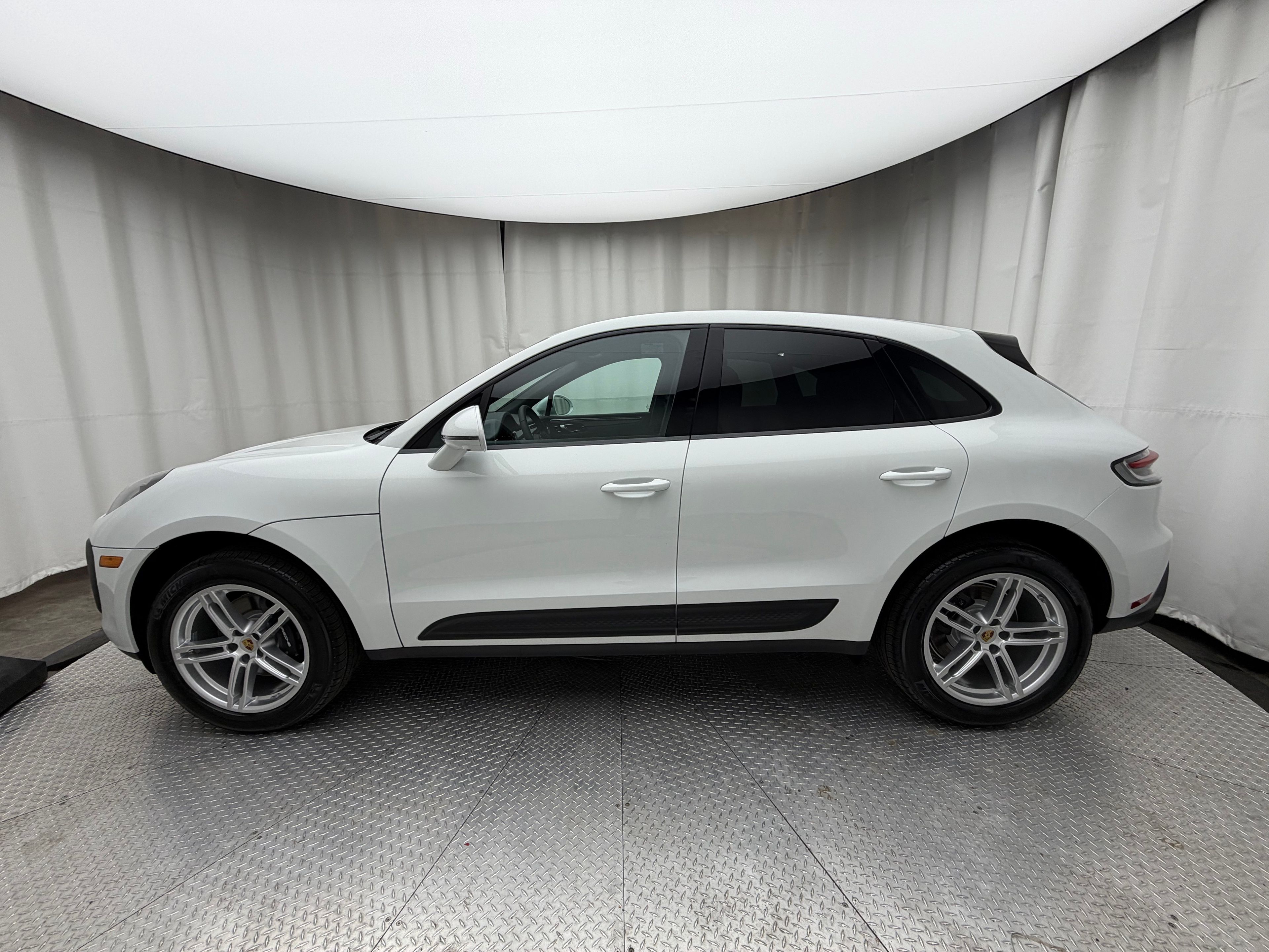 Thumbnail: 2026 Porsche Macan - 2