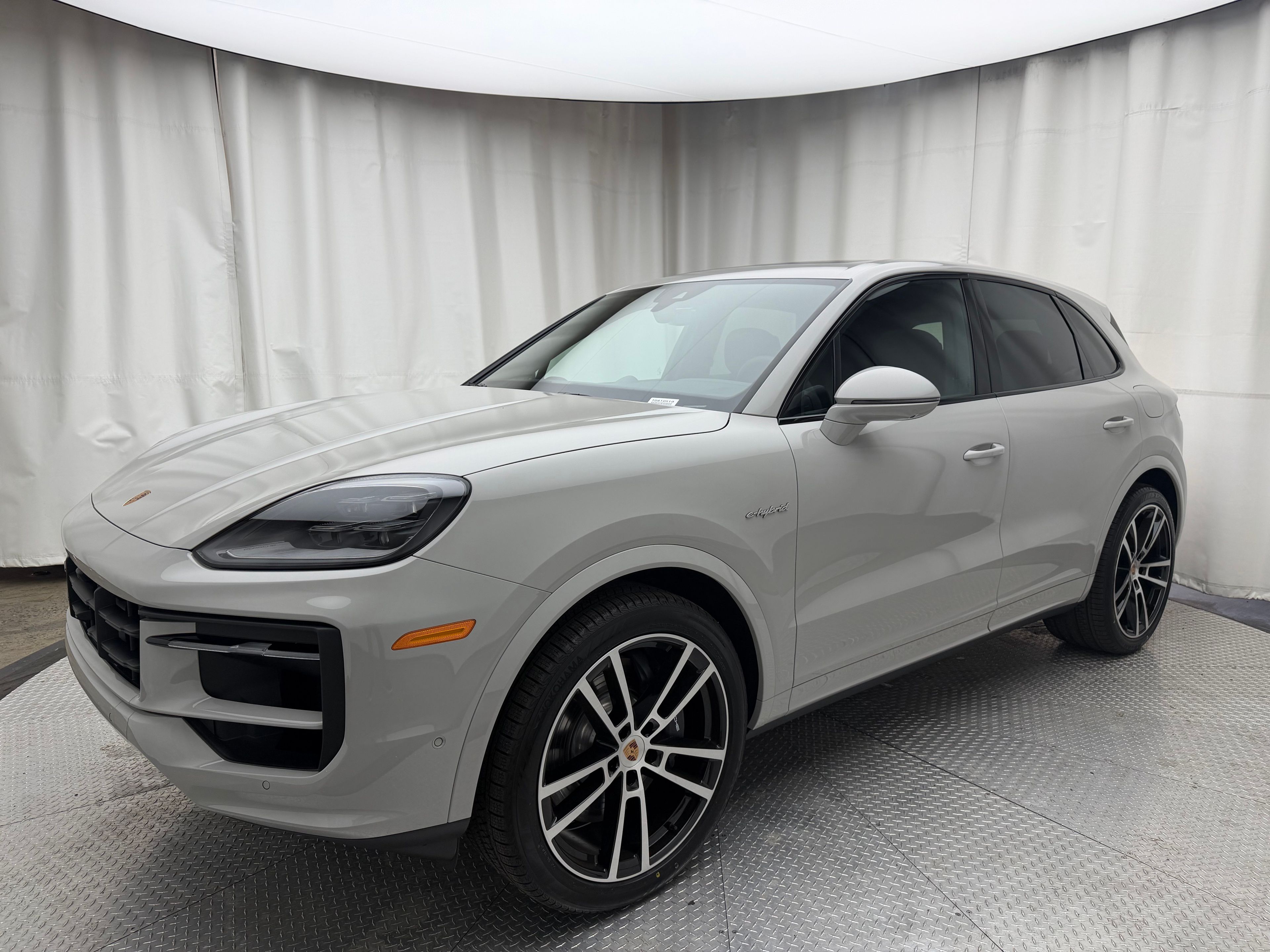 Thumbnail: 2026 Porsche Cayenne - 1