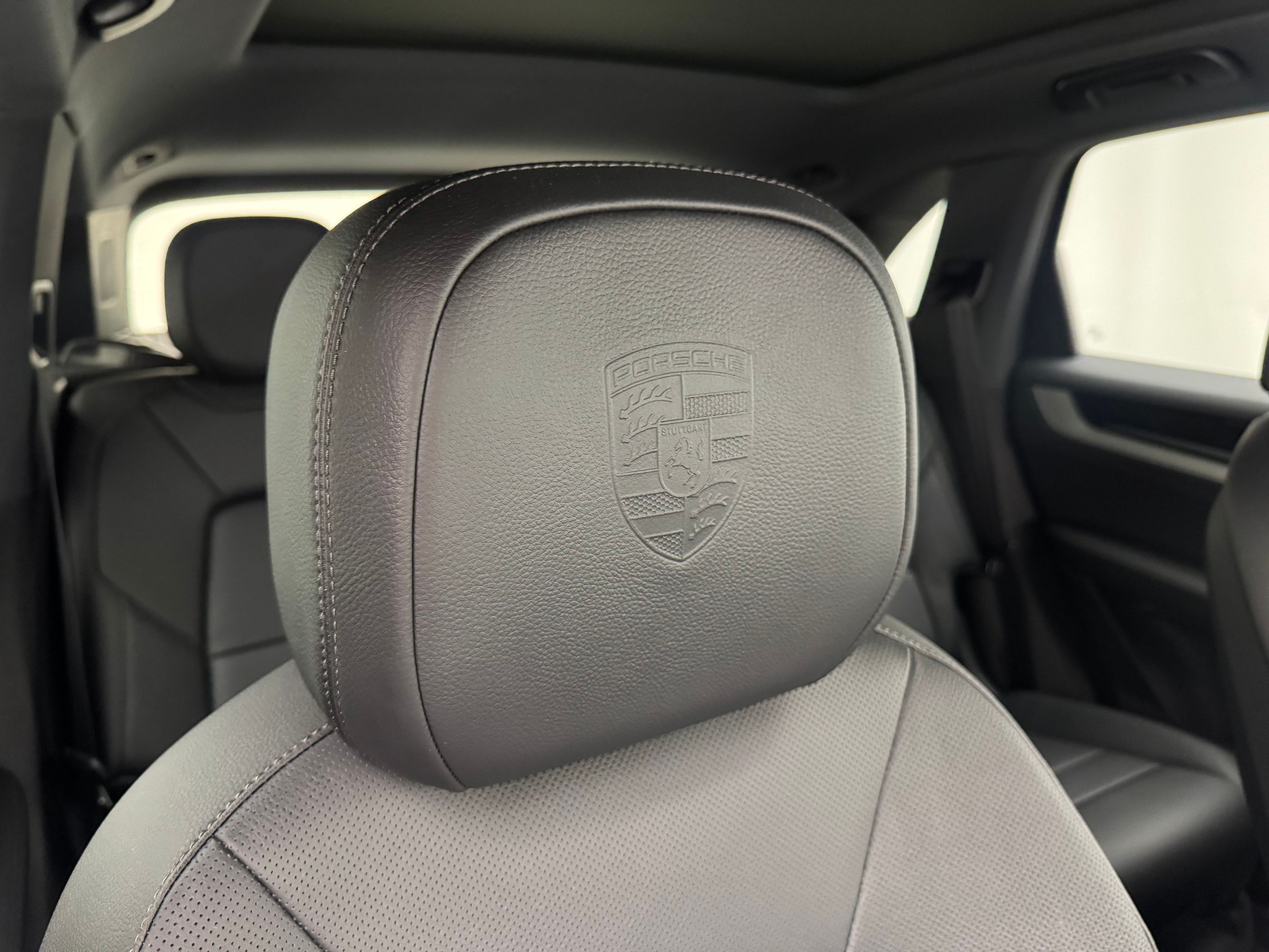 Thumbnail: 2026 Porsche Cayenne - 30
