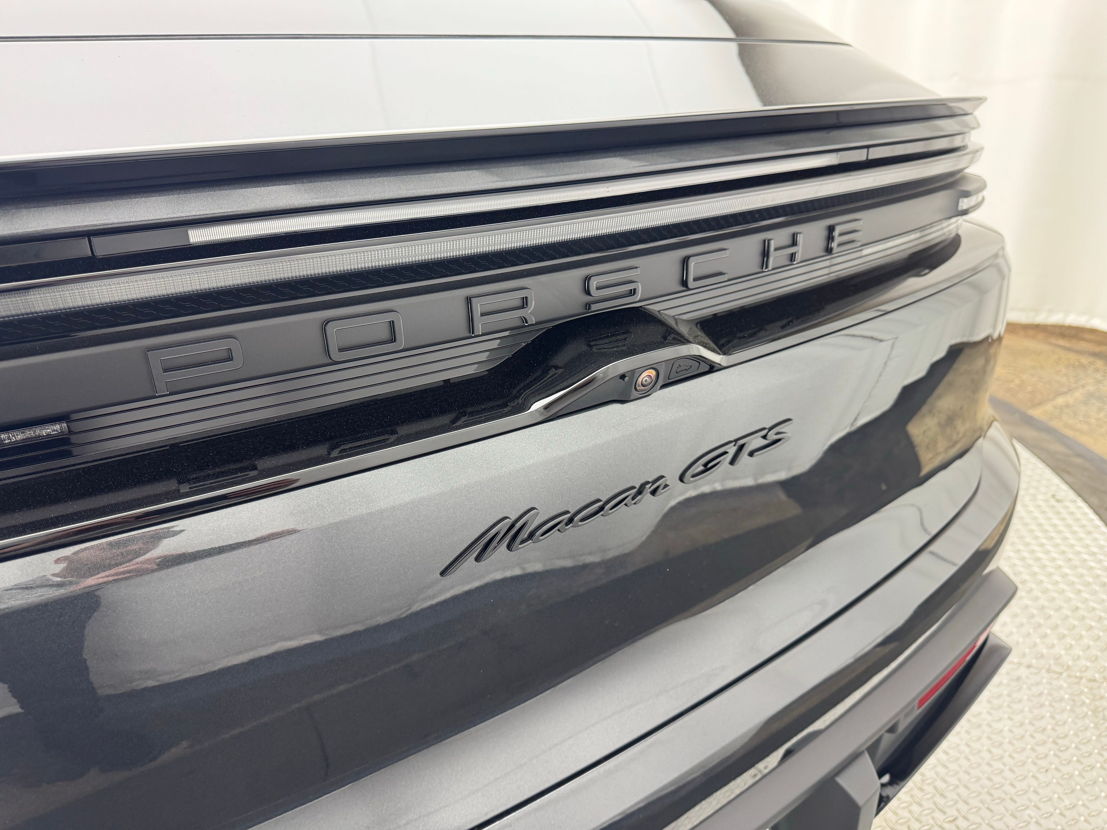 Thumbnail: 2026 Porsche Macan - 12