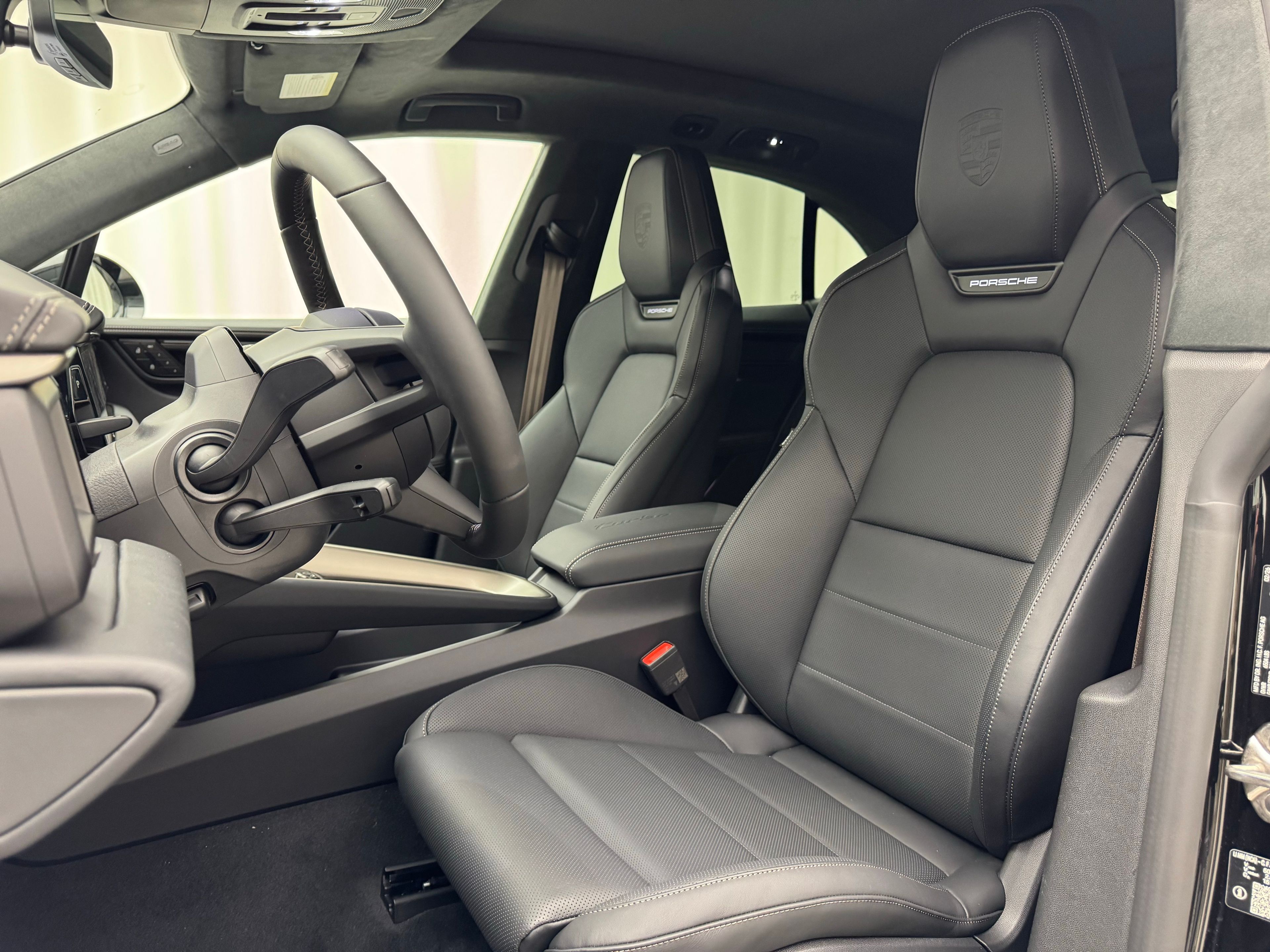 Thumbnail: 2026 Porsche Macan - 5