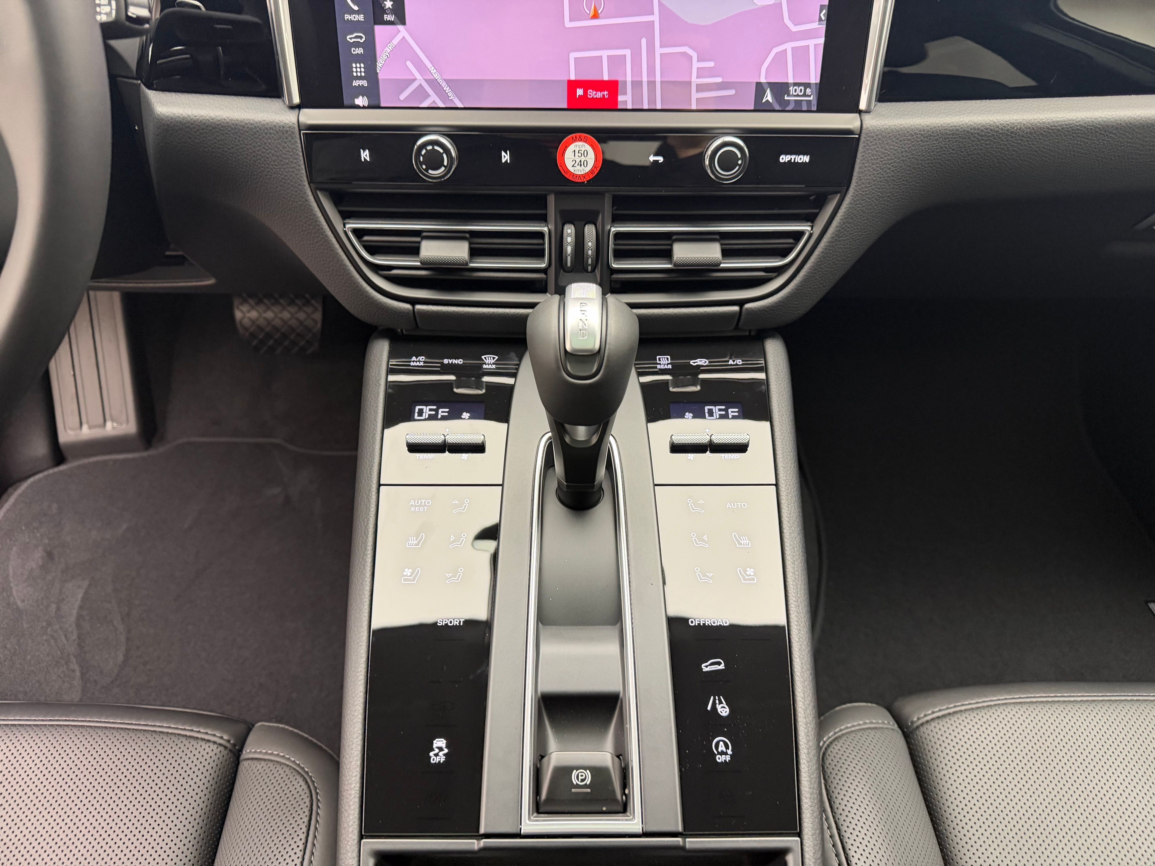 Thumbnail: 2026 Porsche Macan - 32