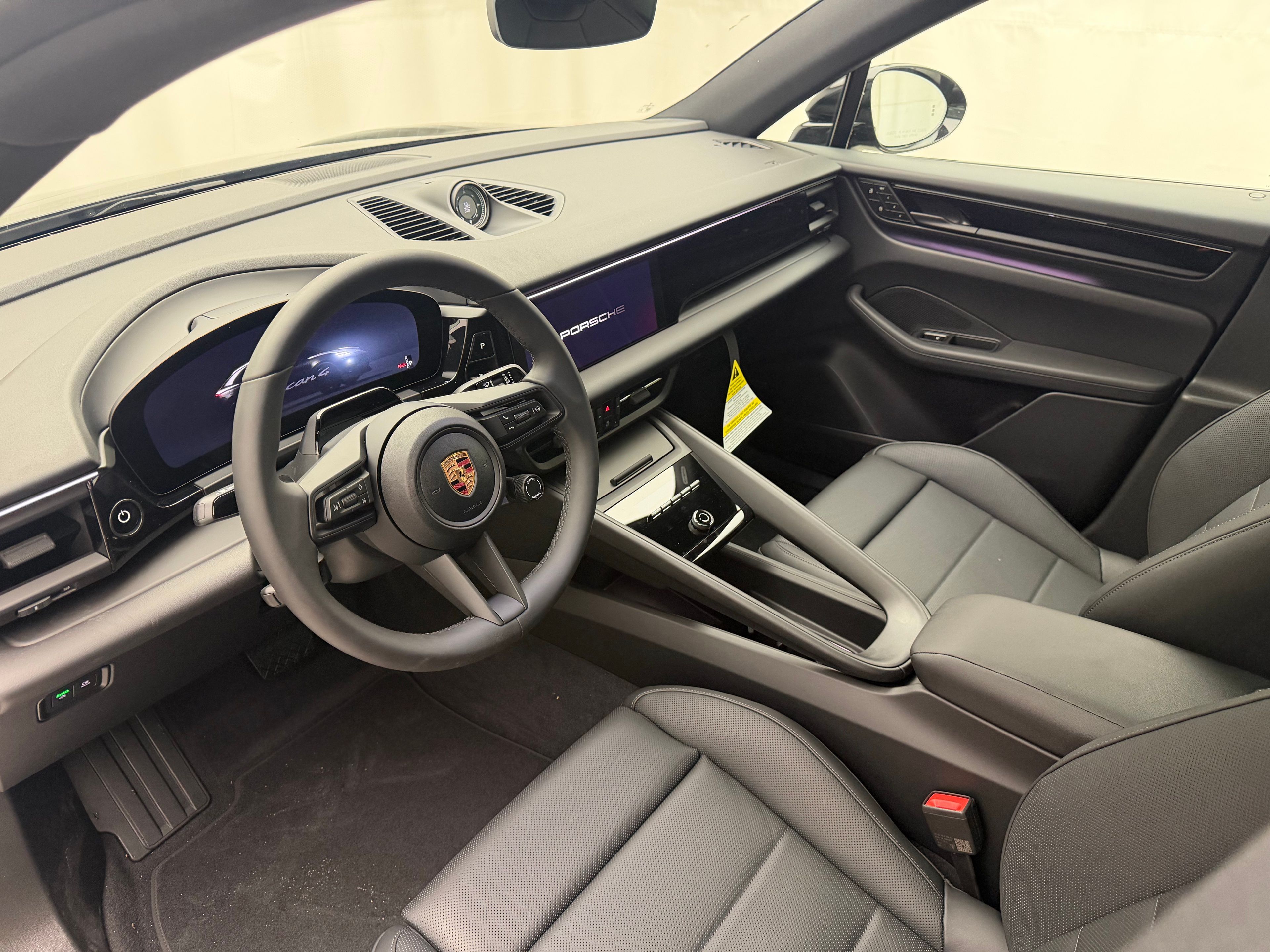 Thumbnail: 2026 Porsche Macan - 4