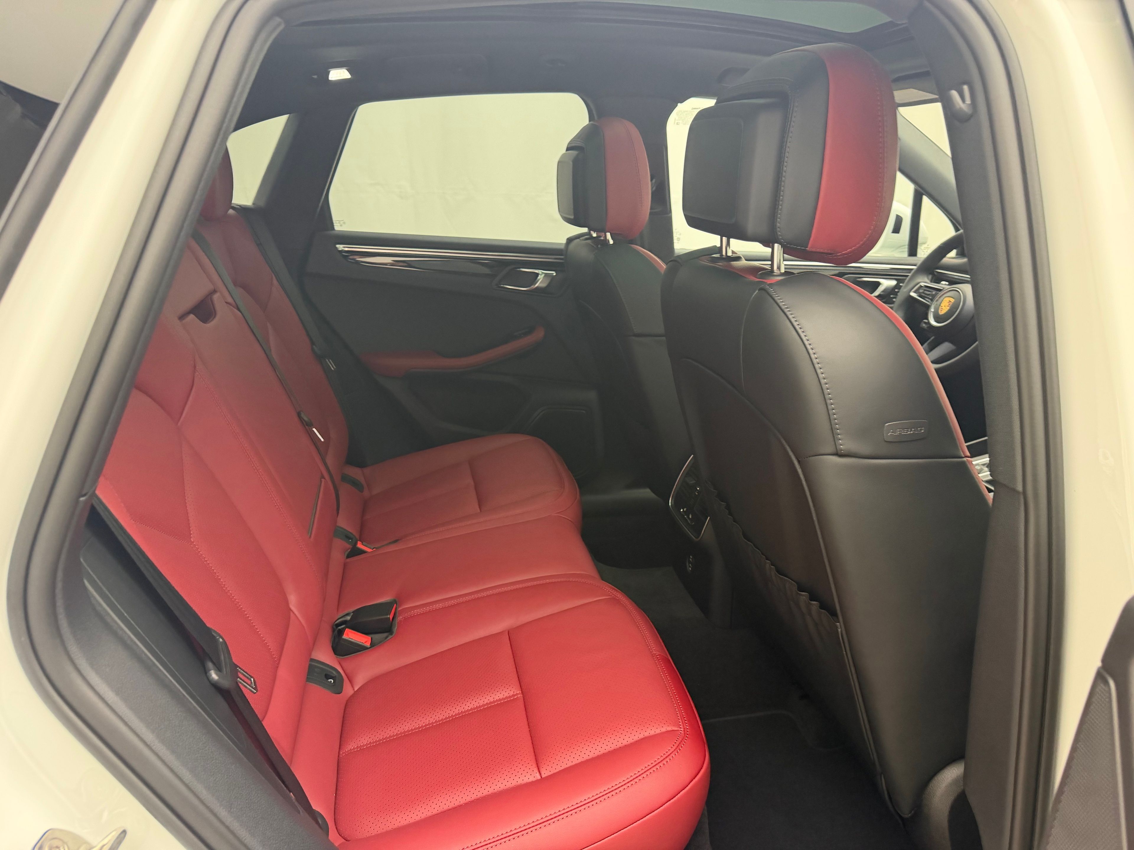 Thumbnail: 2026 Porsche Macan - 23