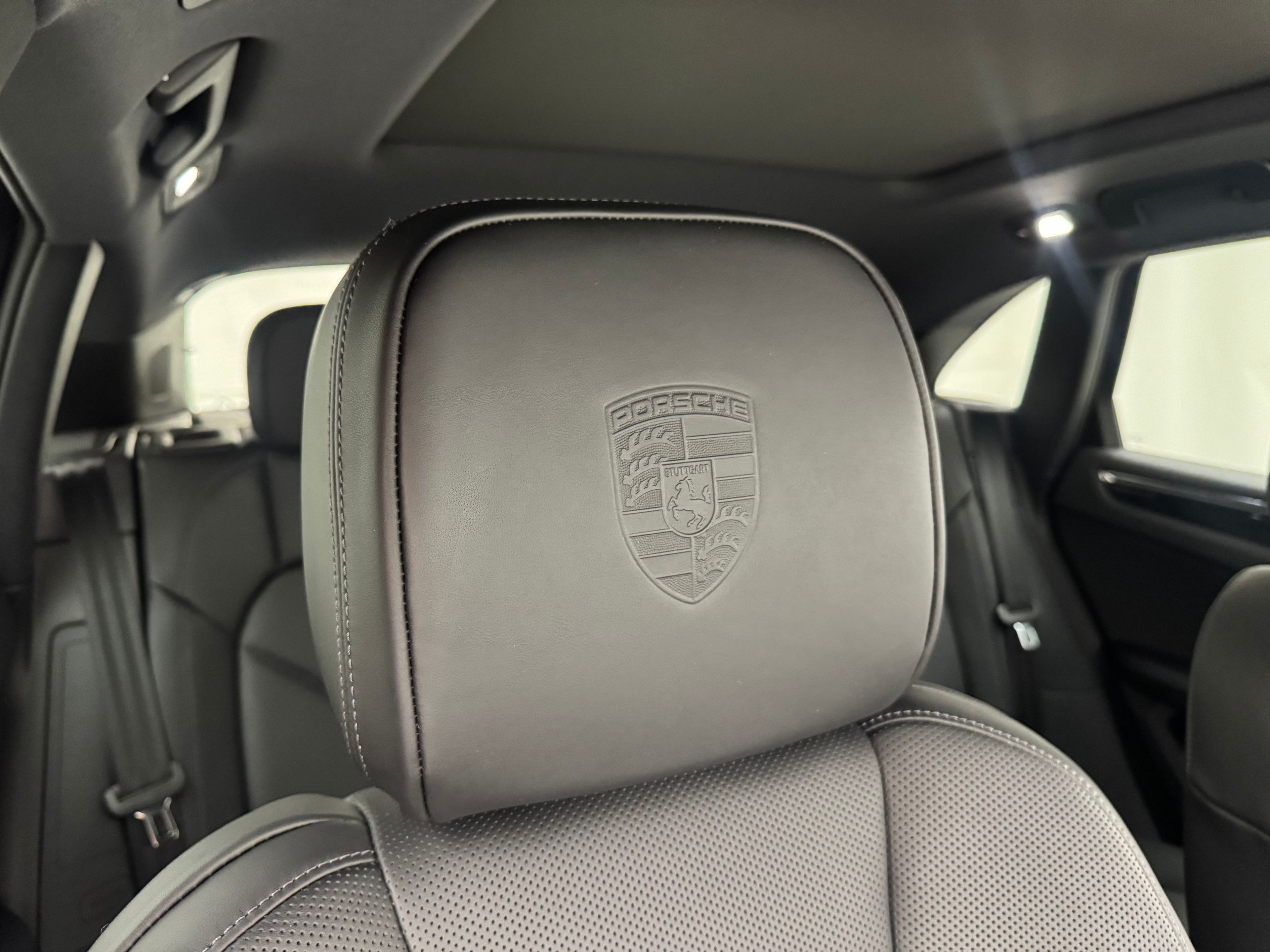 Thumbnail: 2026 Porsche Macan - 32