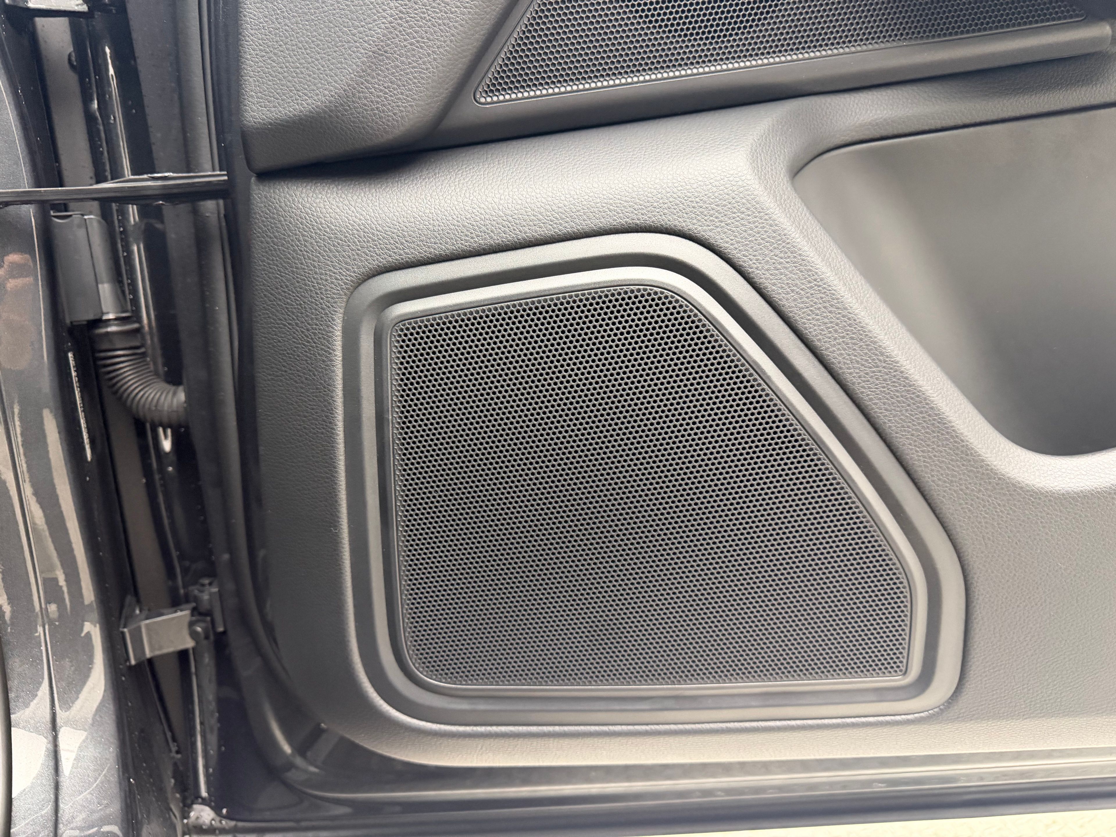 Thumbnail: 2026 Porsche Macan - 18