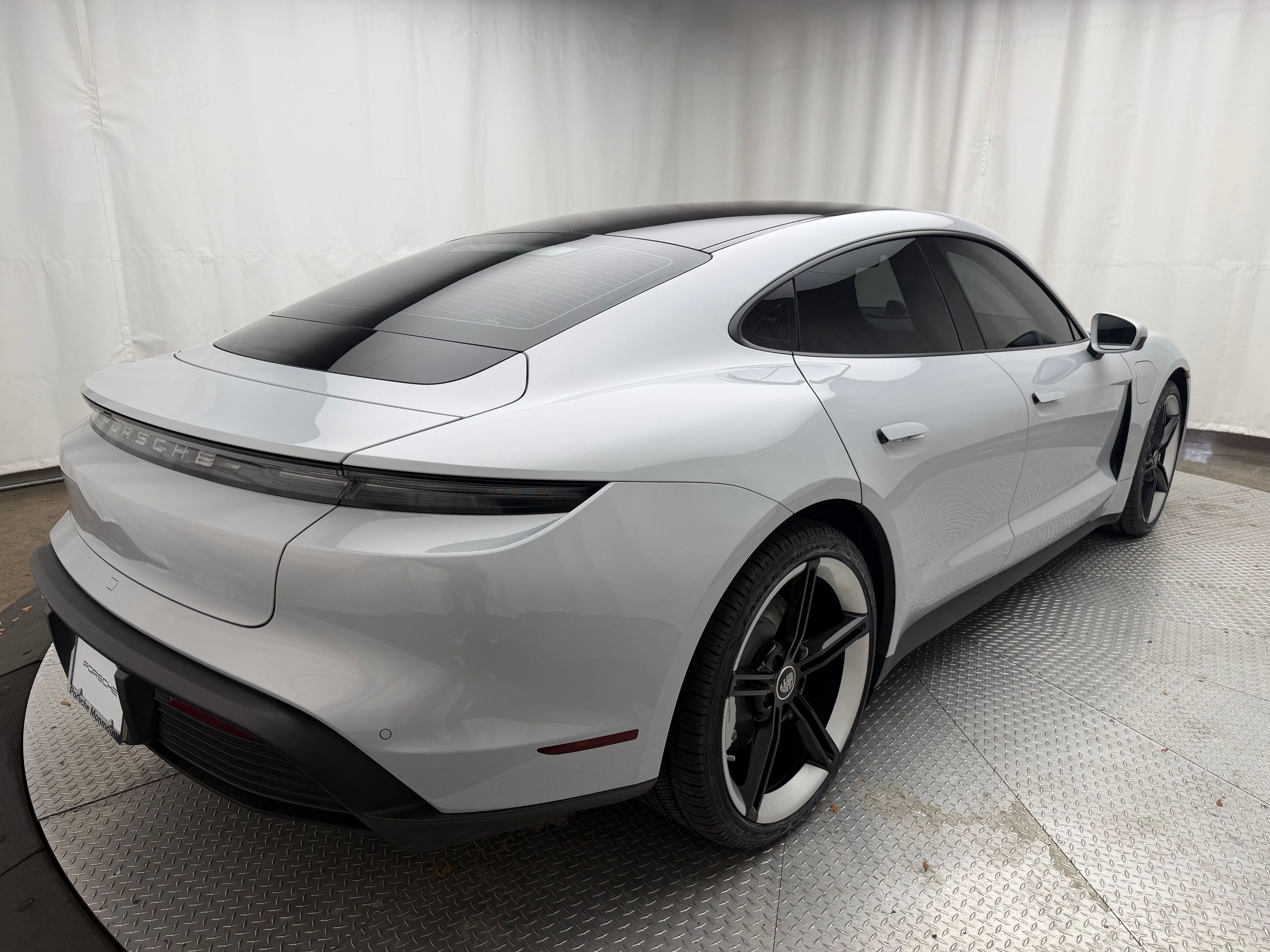 Thumbnail: 2022 Porsche Taycan - 9