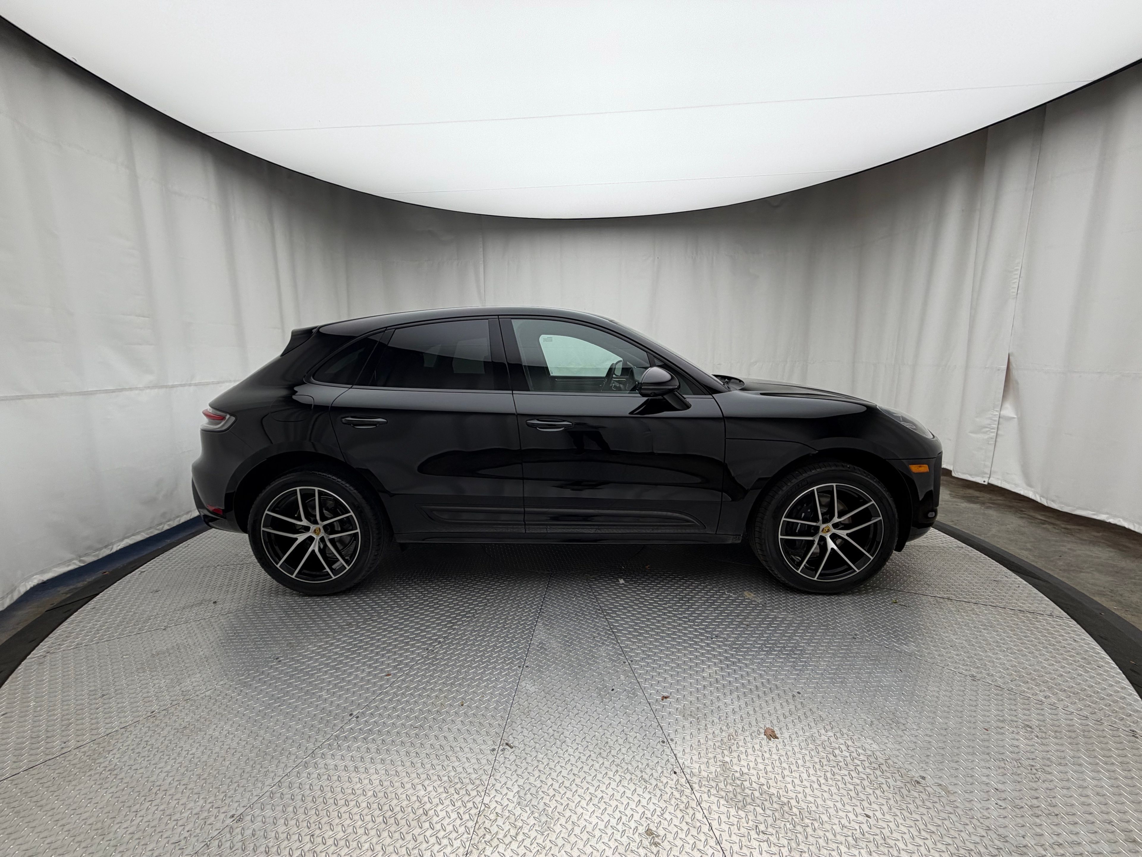 Thumbnail: 2026 Porsche Macan - 13