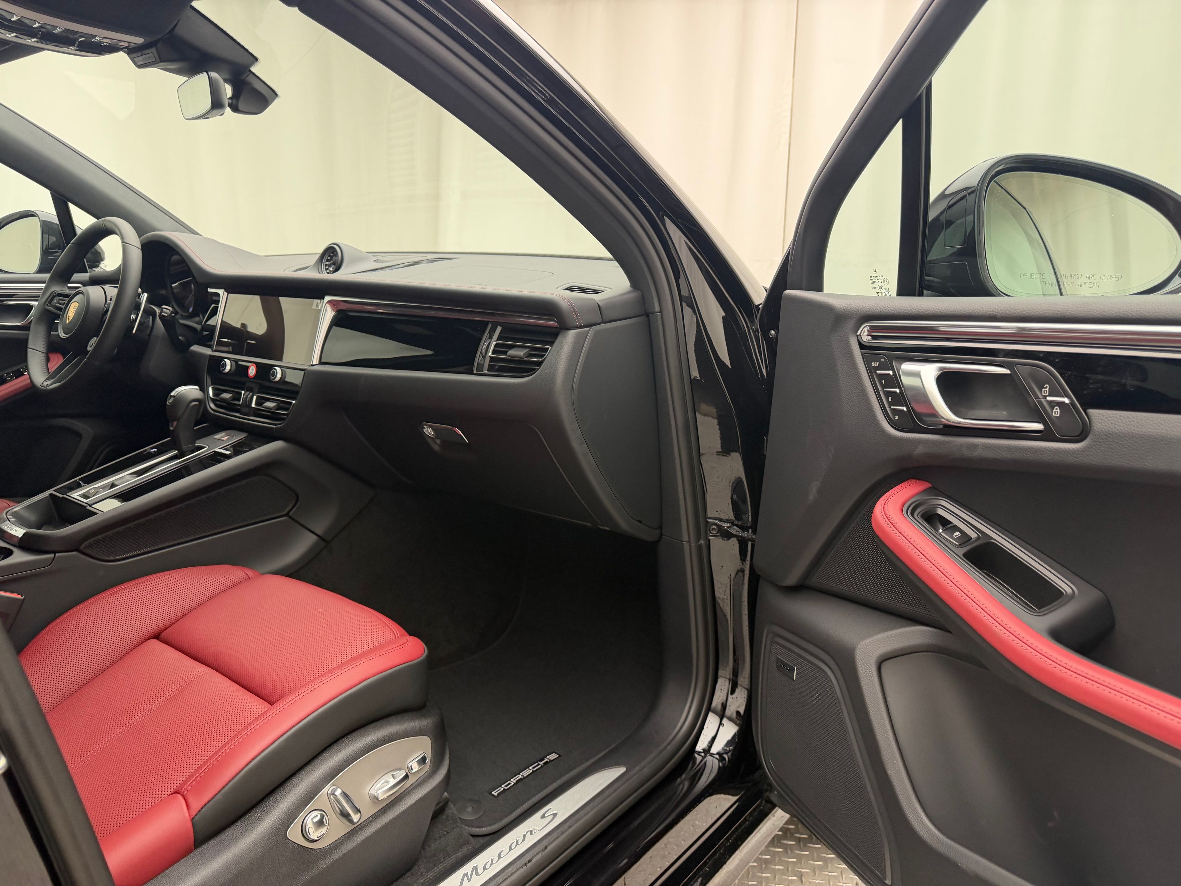 Thumbnail: 2026 Porsche Macan - 16