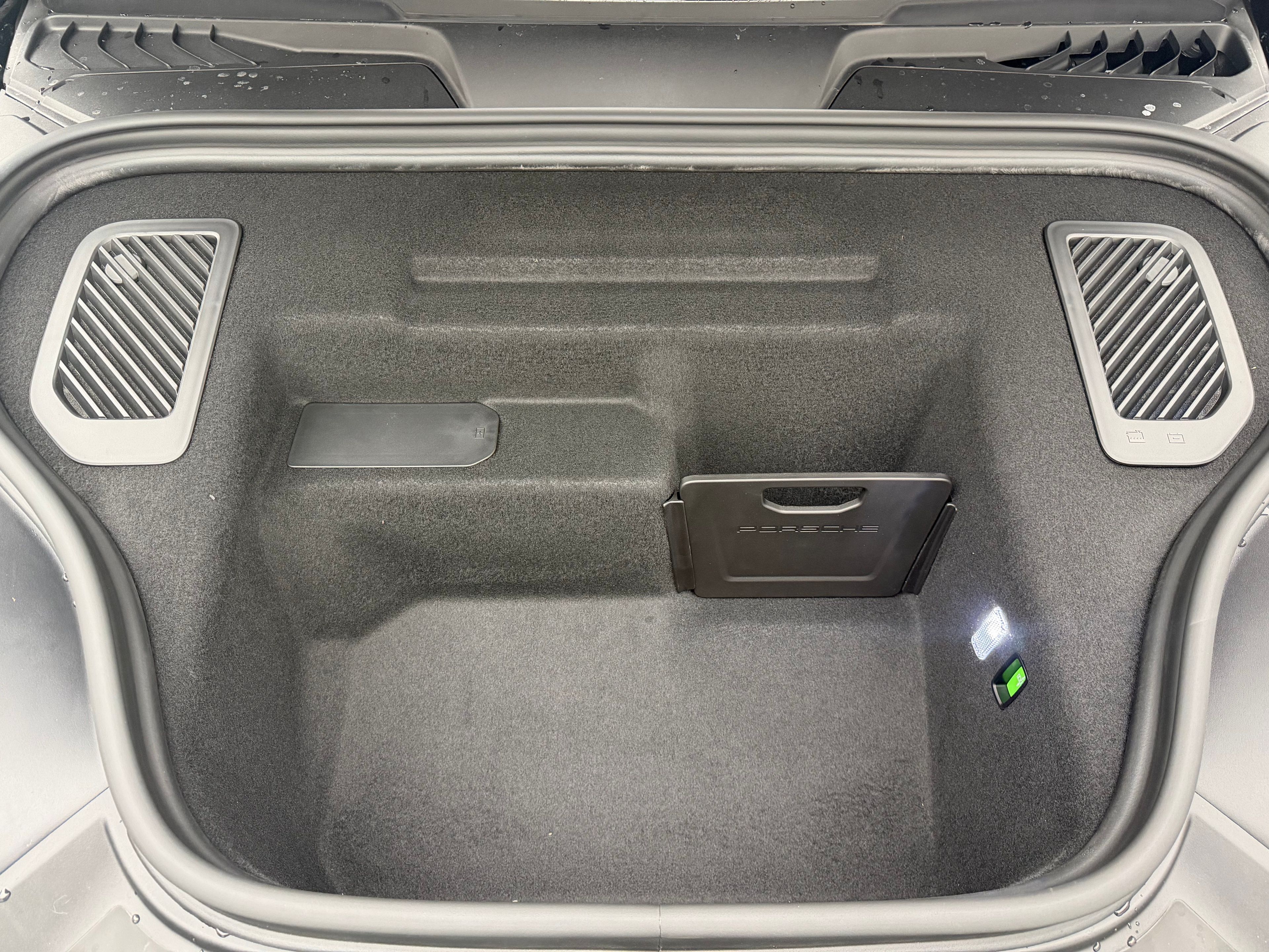 Thumbnail: 2026 Porsche Macan - 17