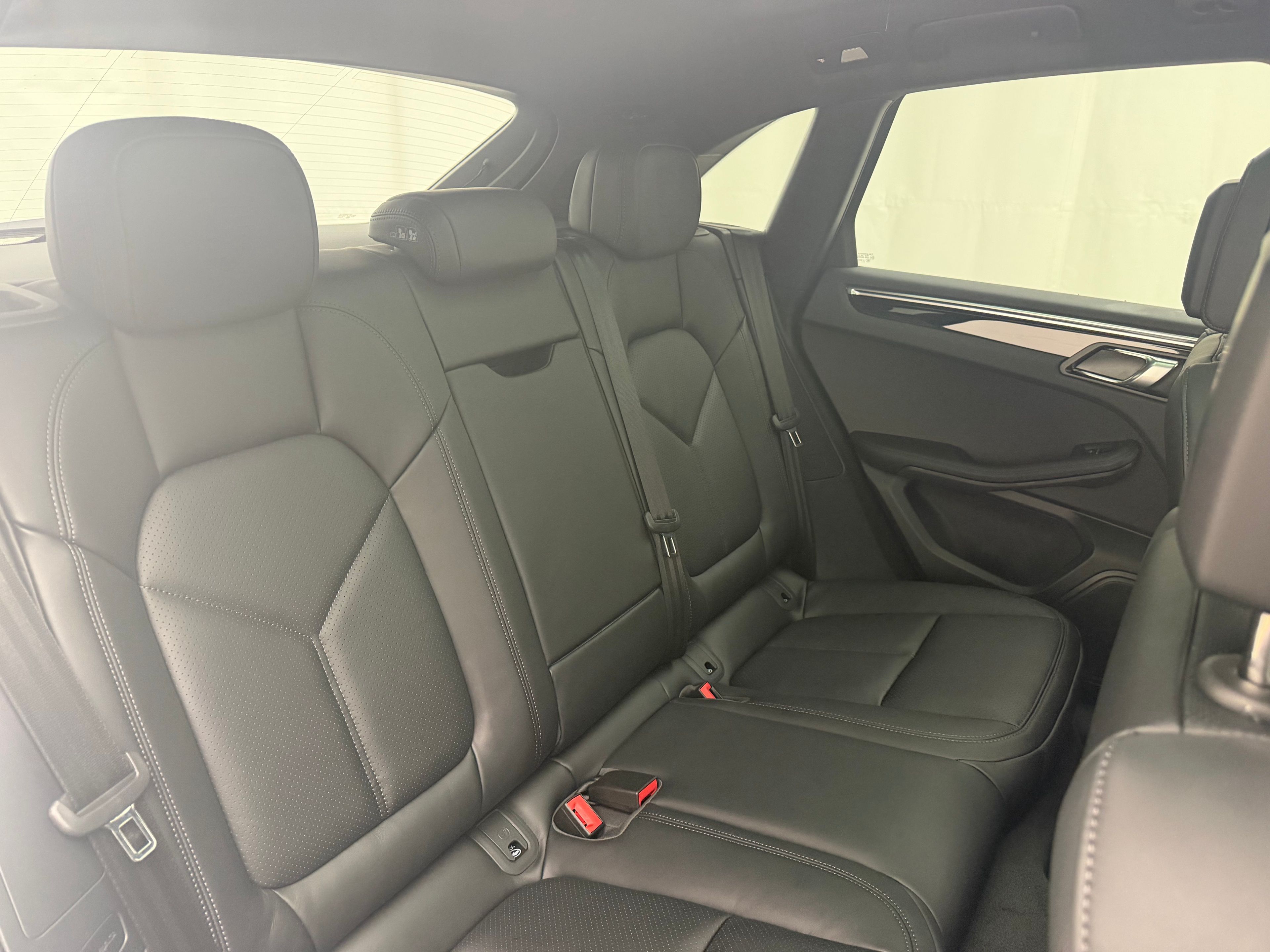 Thumbnail: 2026 Porsche Macan - 26