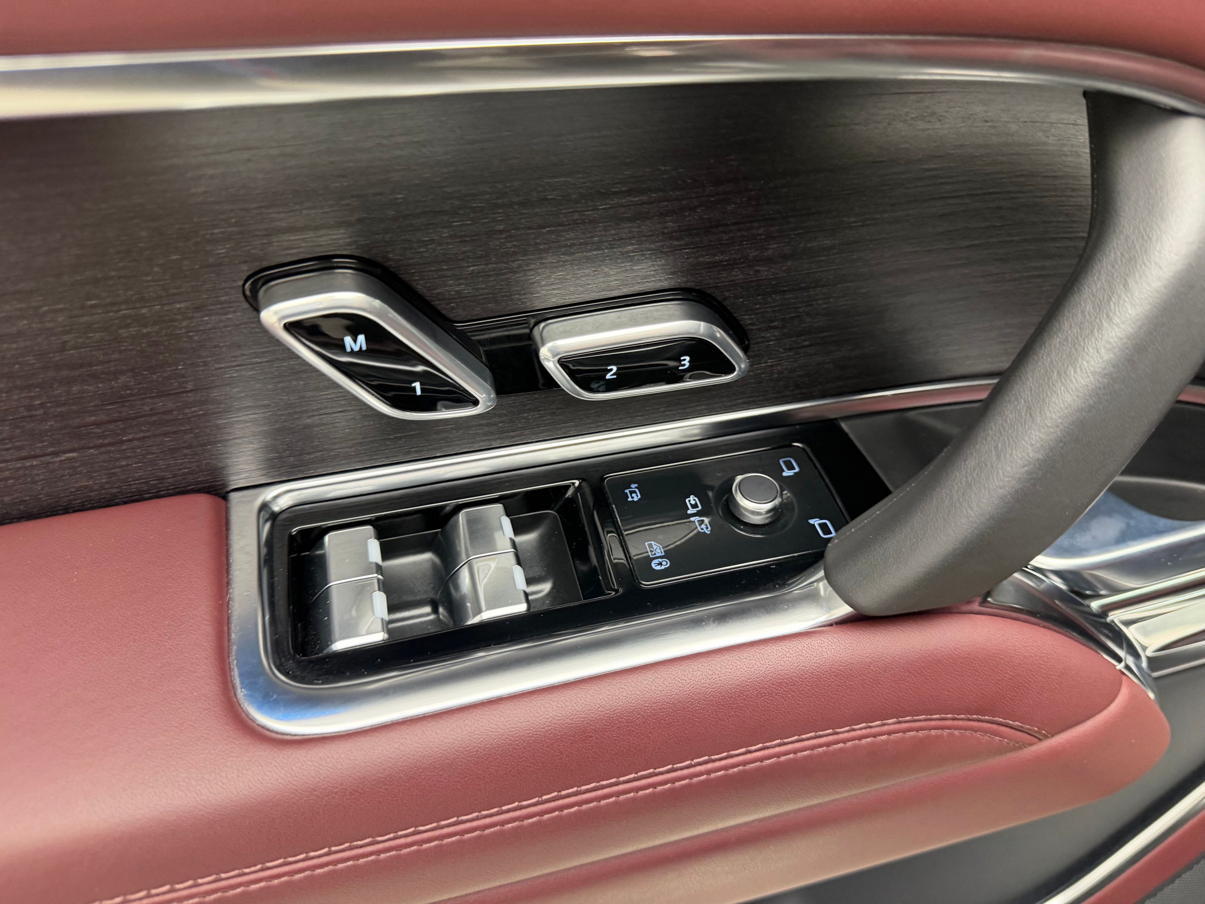 Thumbnail: 2024 Land Rover Range Rover - 32