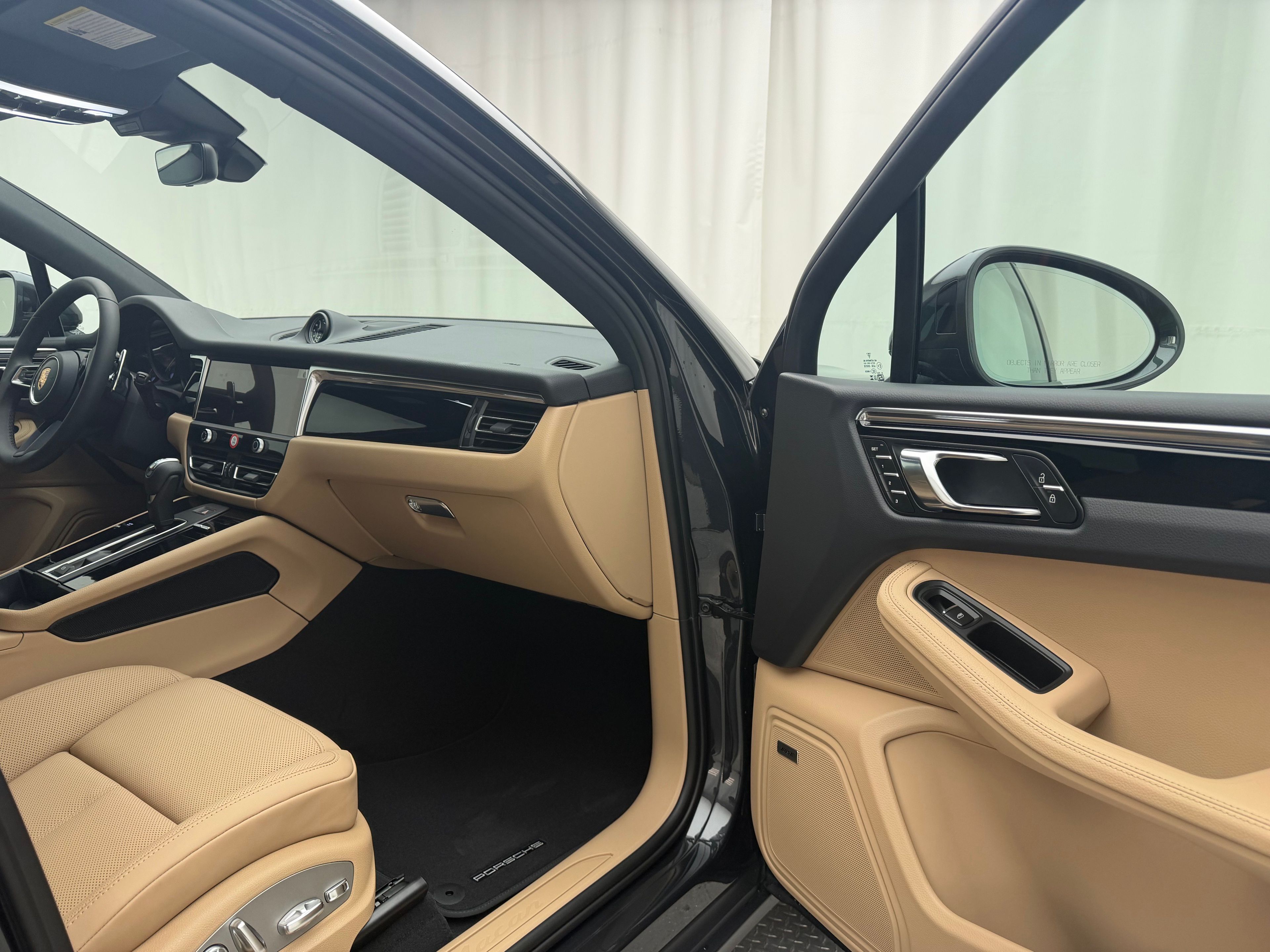 Thumbnail: 2026 Porsche Macan - 18