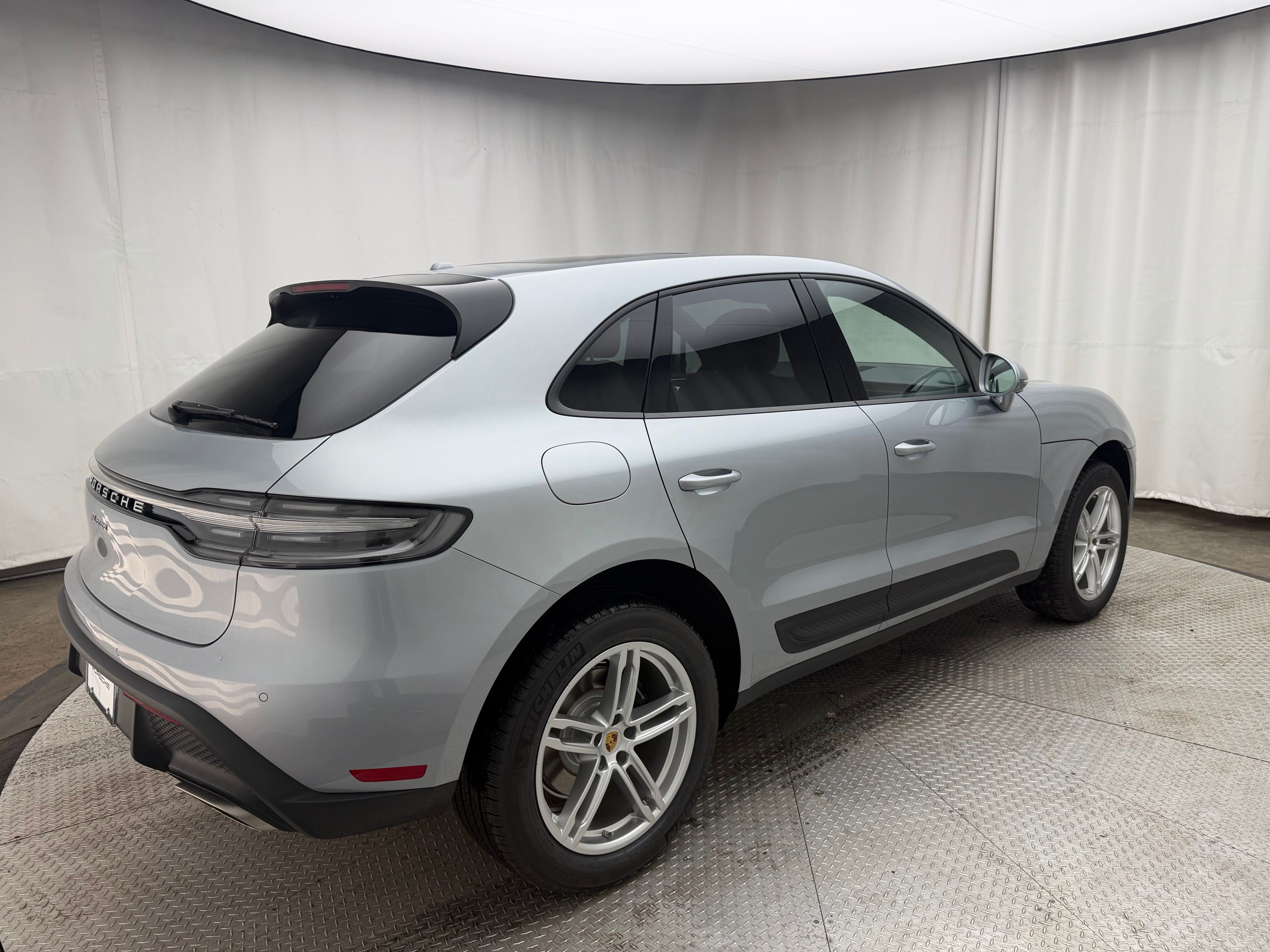 Thumbnail: 2026 Porsche Macan - 10