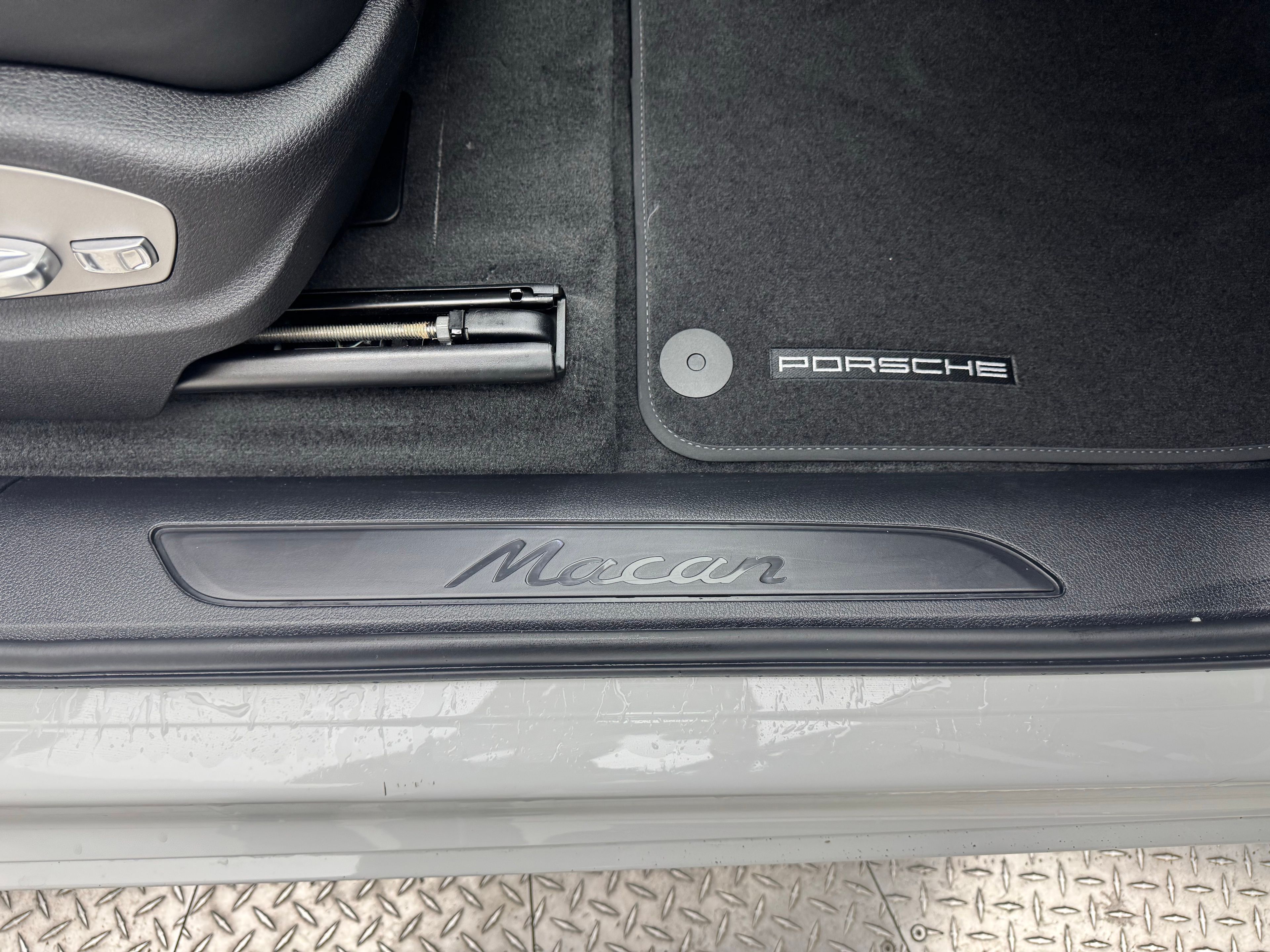 Thumbnail: 2023 Porsche Macan - 22