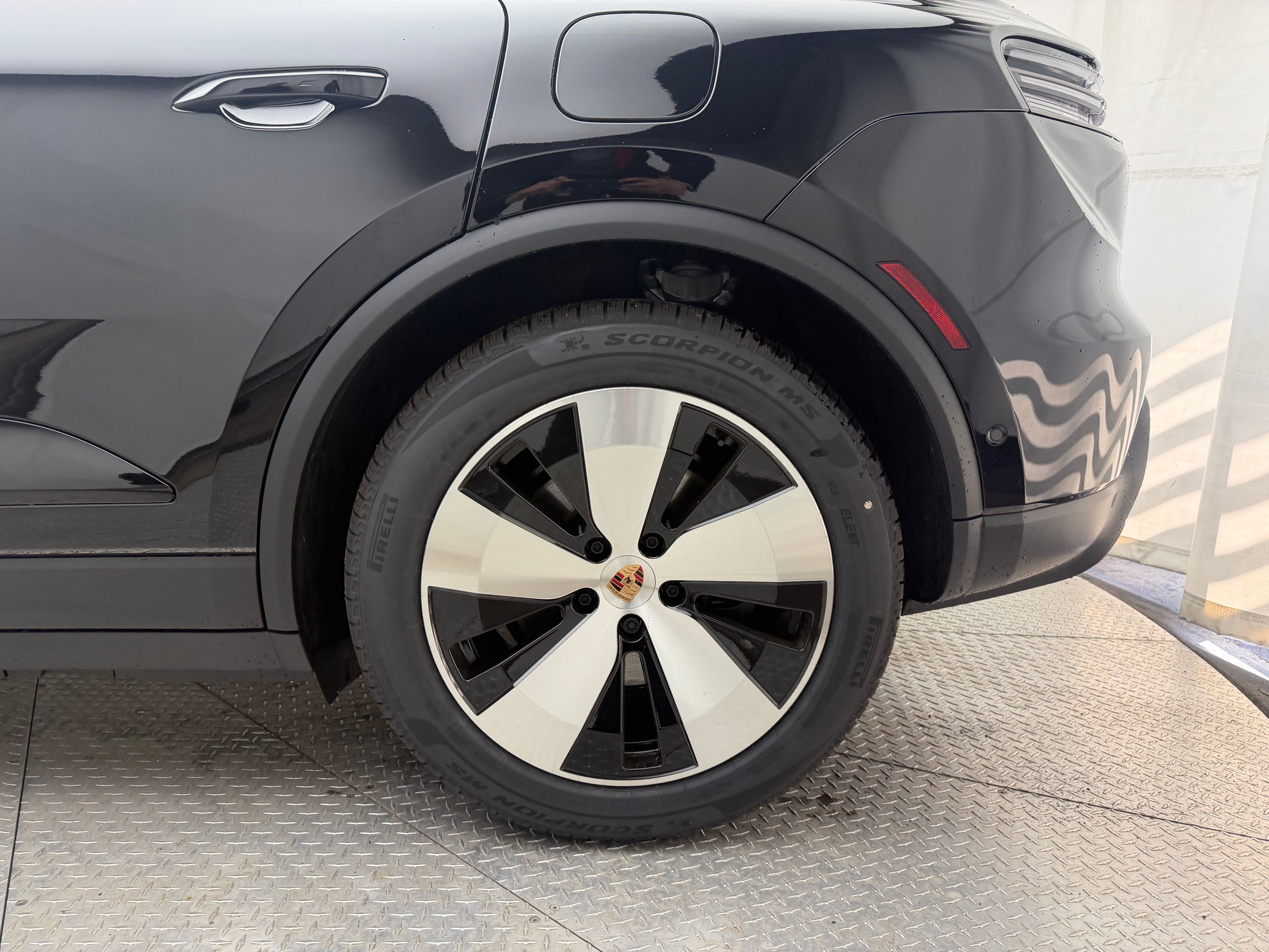 Thumbnail: 2026 Porsche Macan - 9