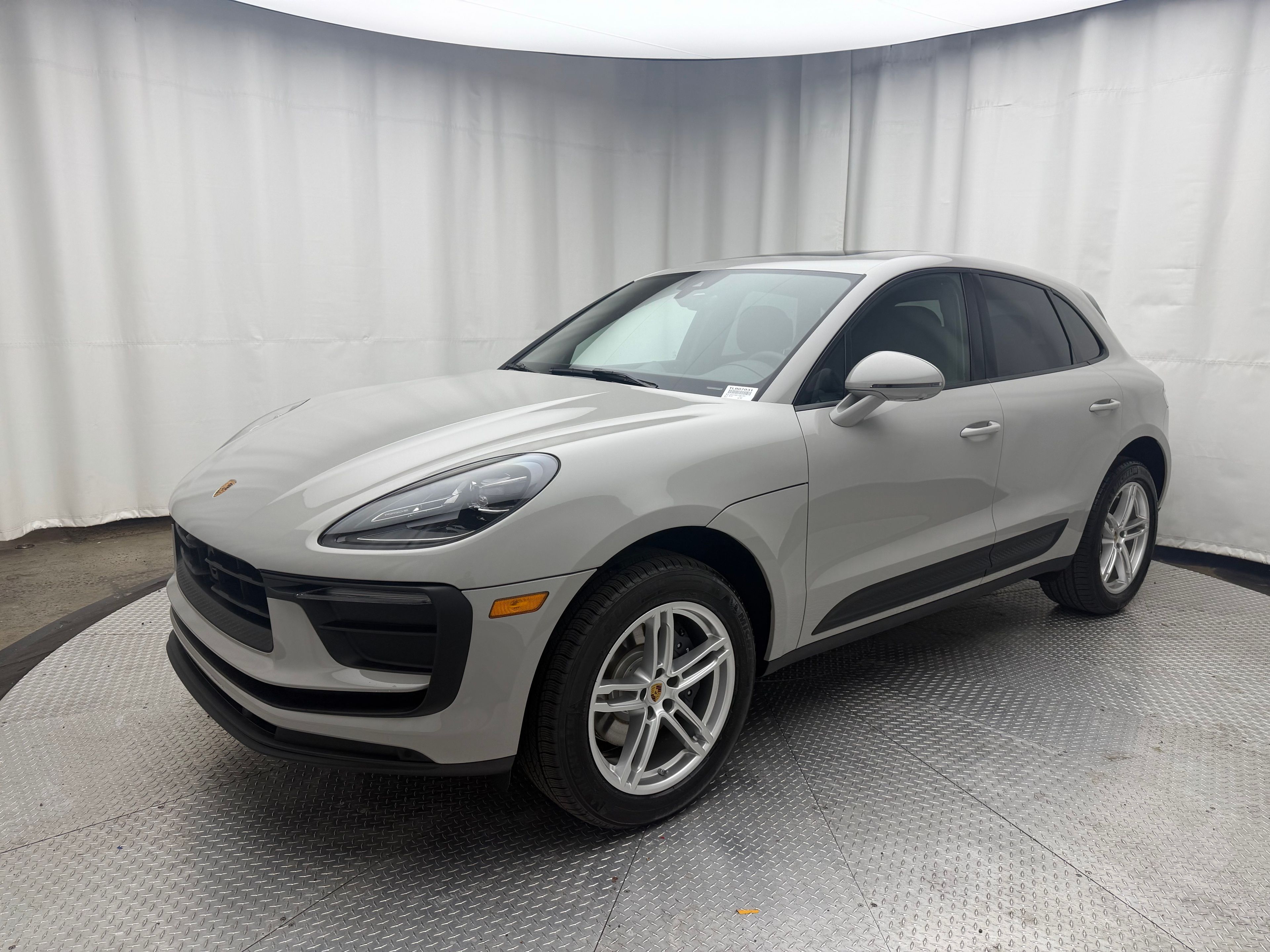 Thumbnail: 2026 Porsche Macan - 1
