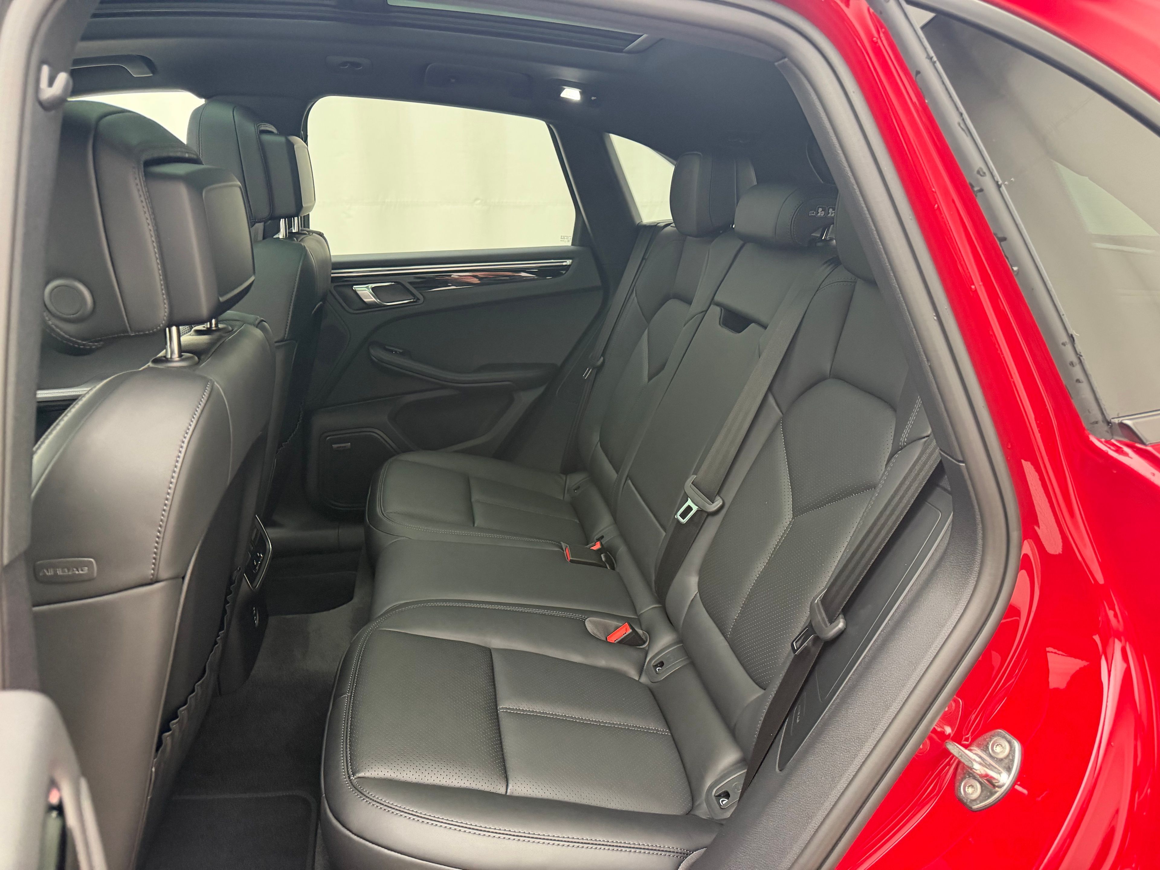 Thumbnail: 2026 Porsche Macan - 26