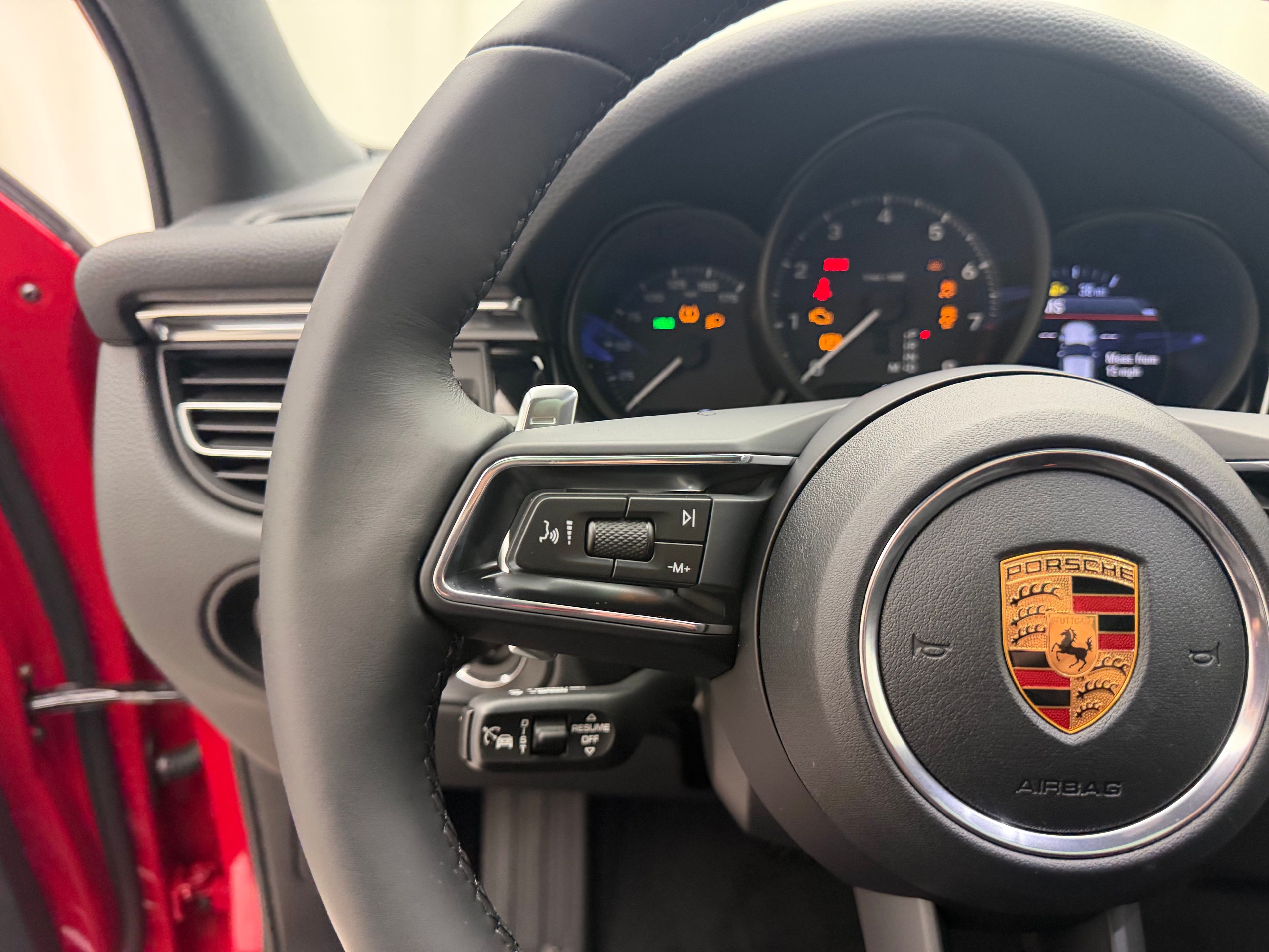 Thumbnail: 2026 Porsche Macan - 27