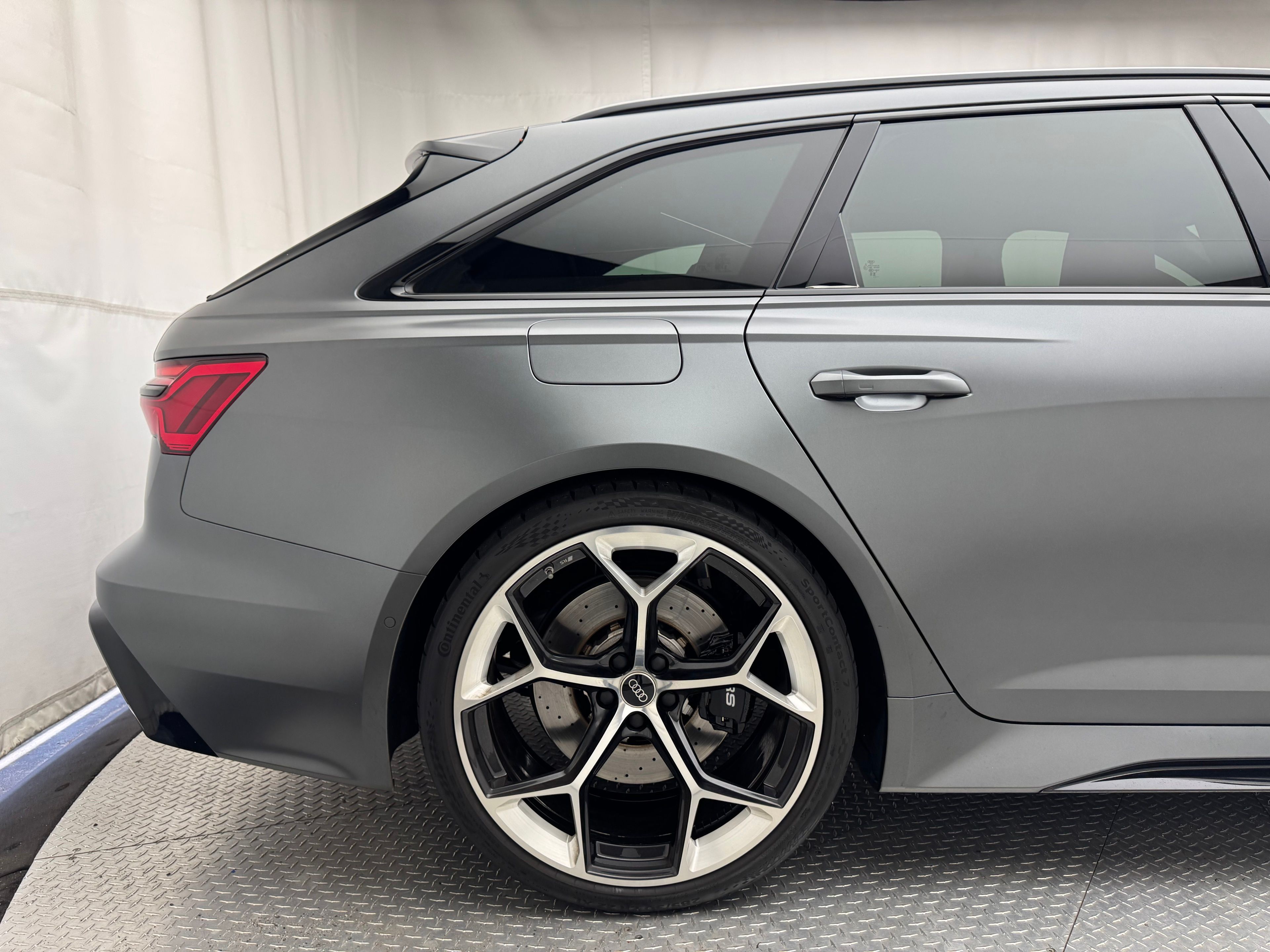 Thumbnail: 2024 Audi RS 6 - 15